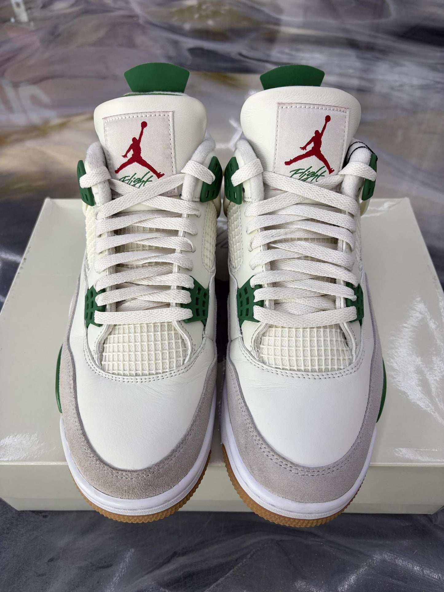 Jordan 4 SB "Pine Green" Used Size 9.5