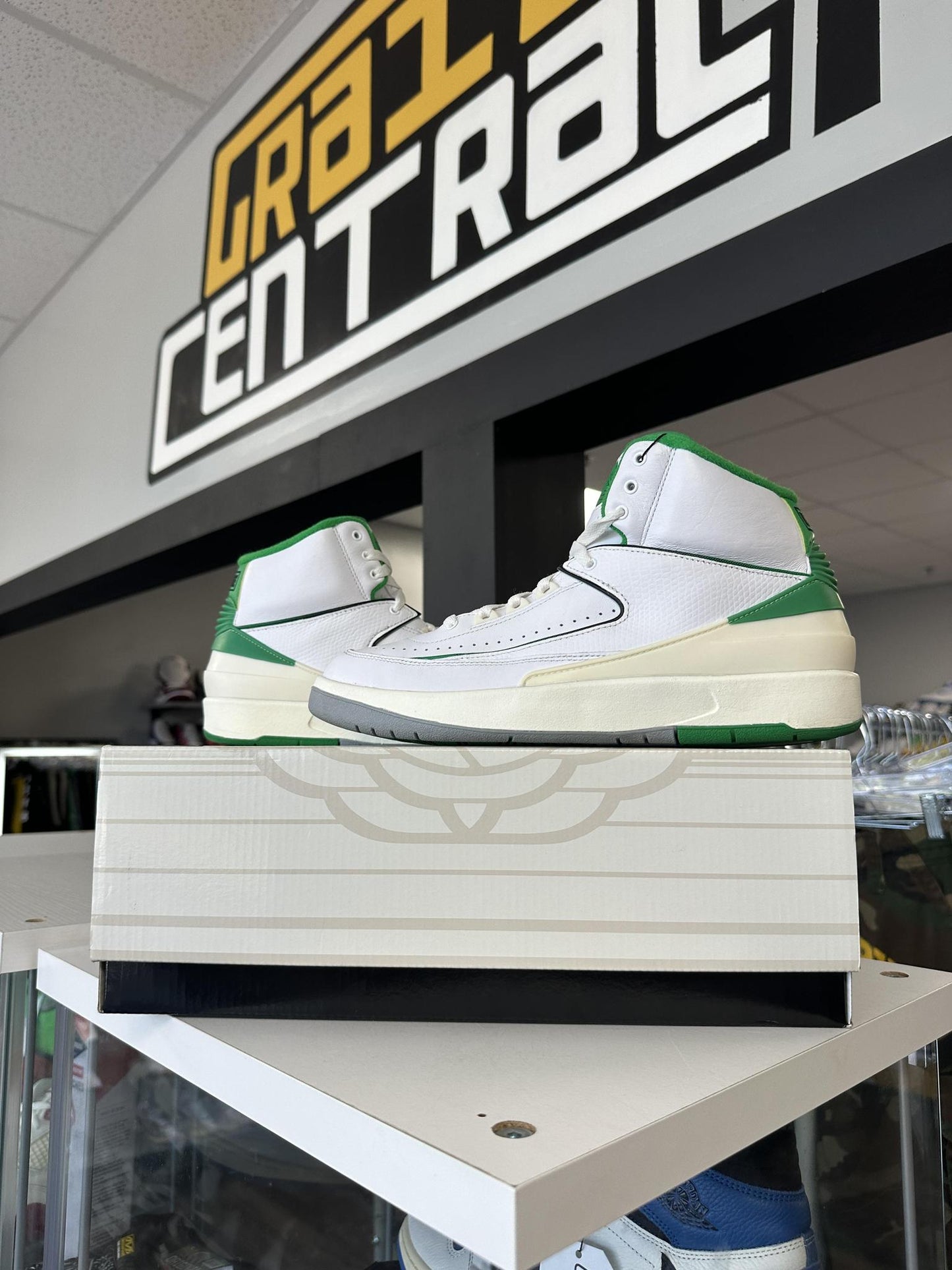 Jordan 2 "Lucky Green" Used Size 9.5