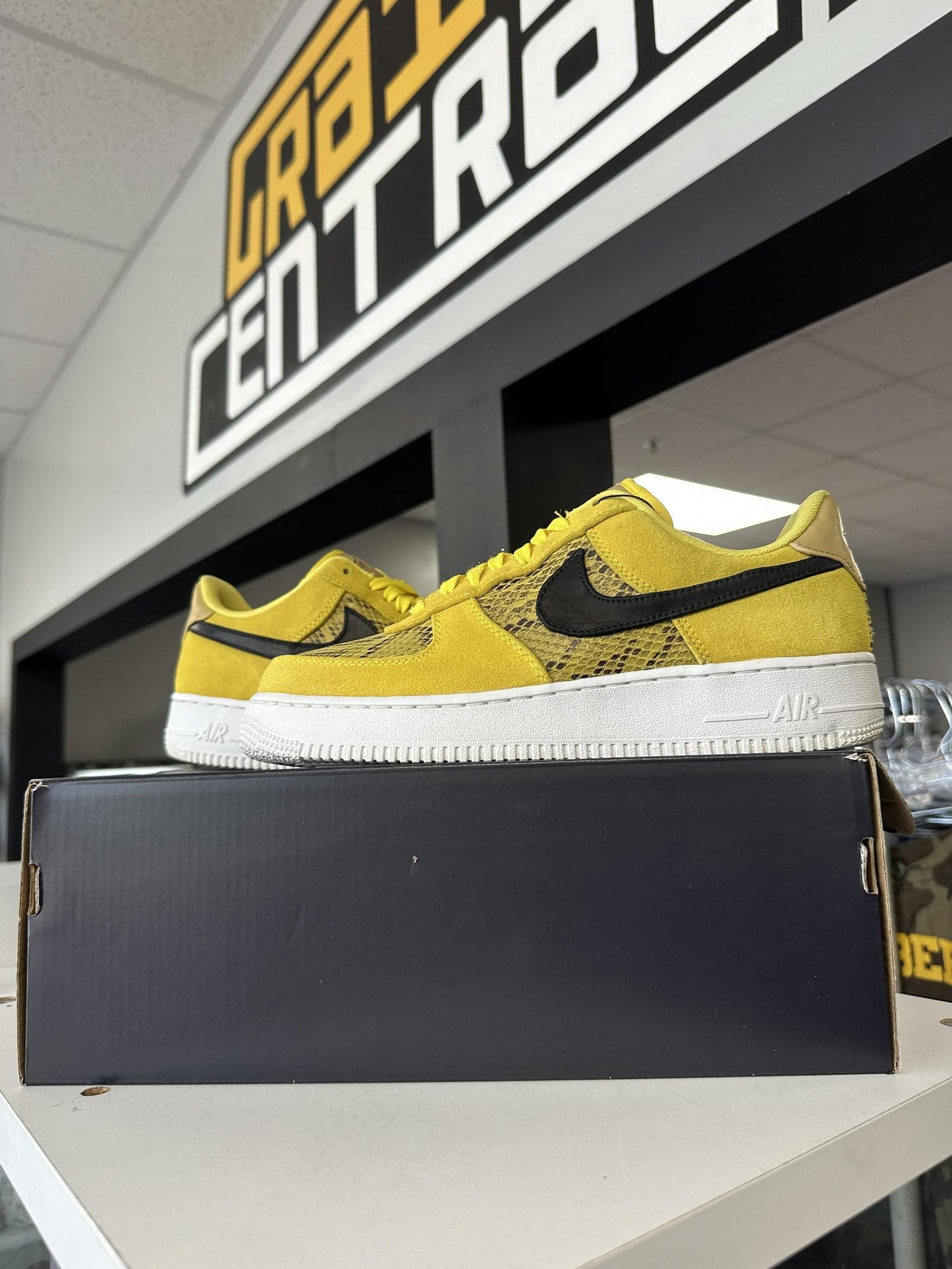 Nike AF1 Low "Yellow Snakeskin" Used Size 9