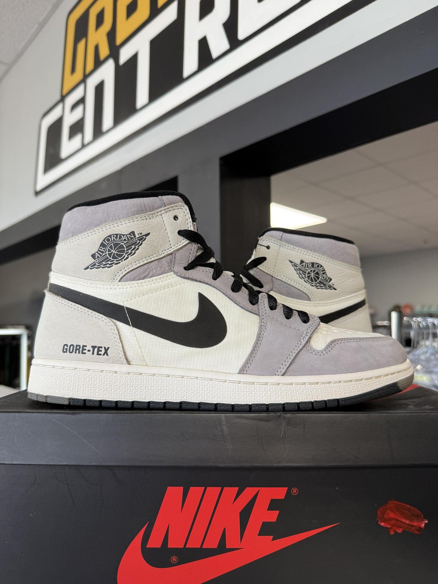 Jordan 1 Goretex "Light Bone" Used Size 10.5