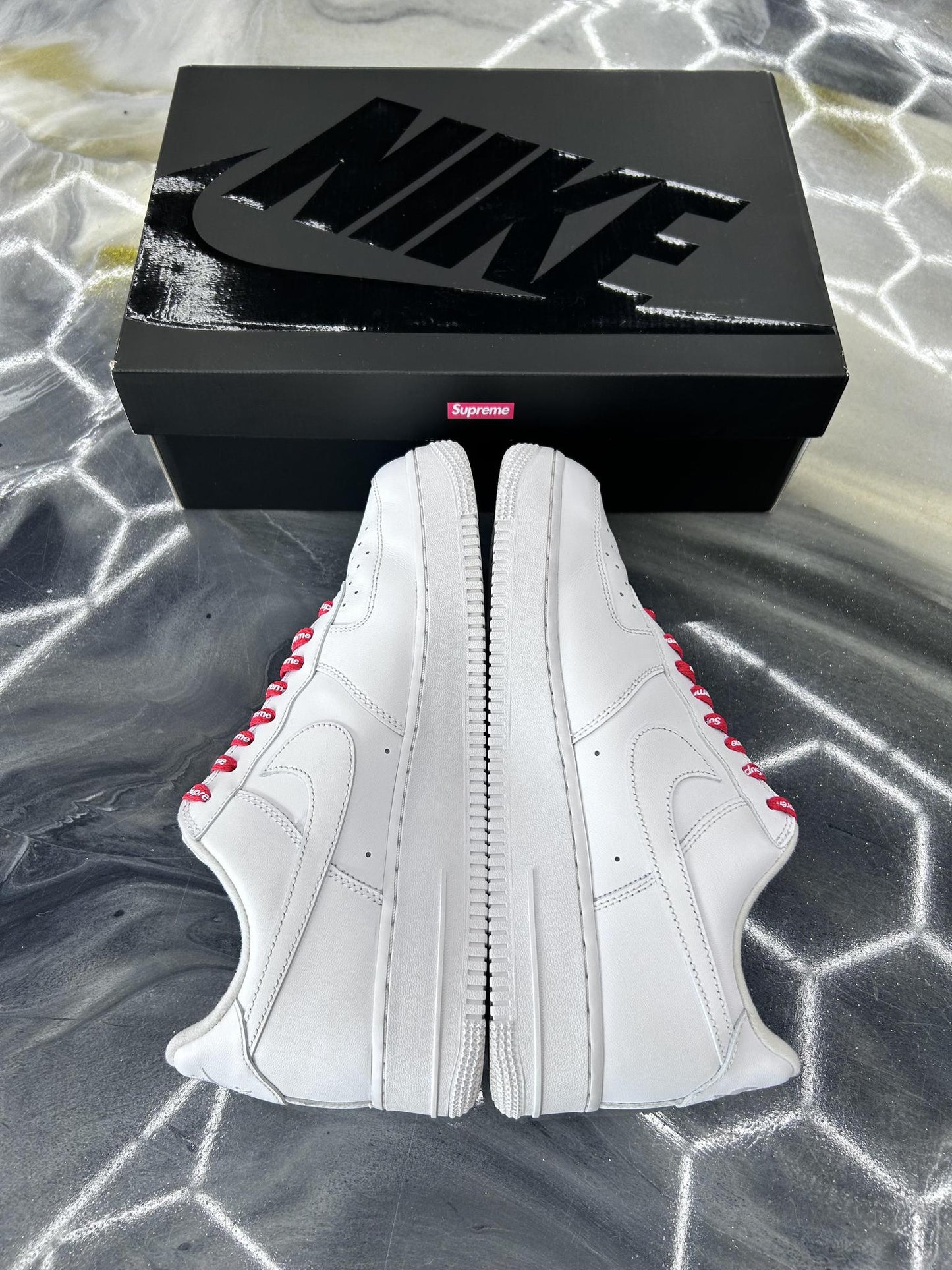 Nike x Supreme Air Force 1 Low "White" Used Size 9.5