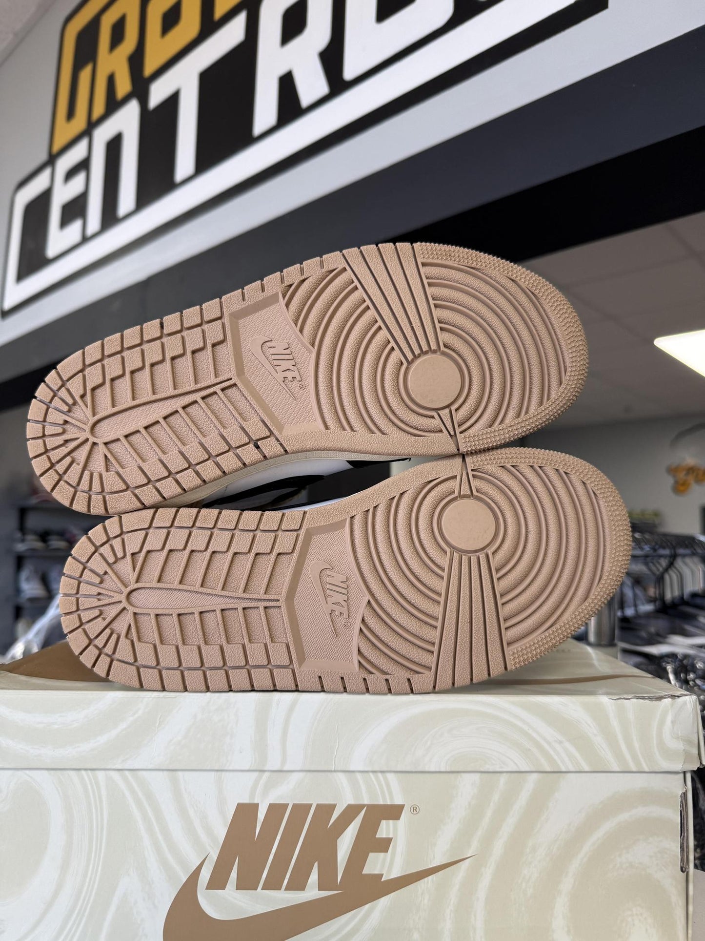 Jordan 1 Latte Used Size 5.5Y/7W