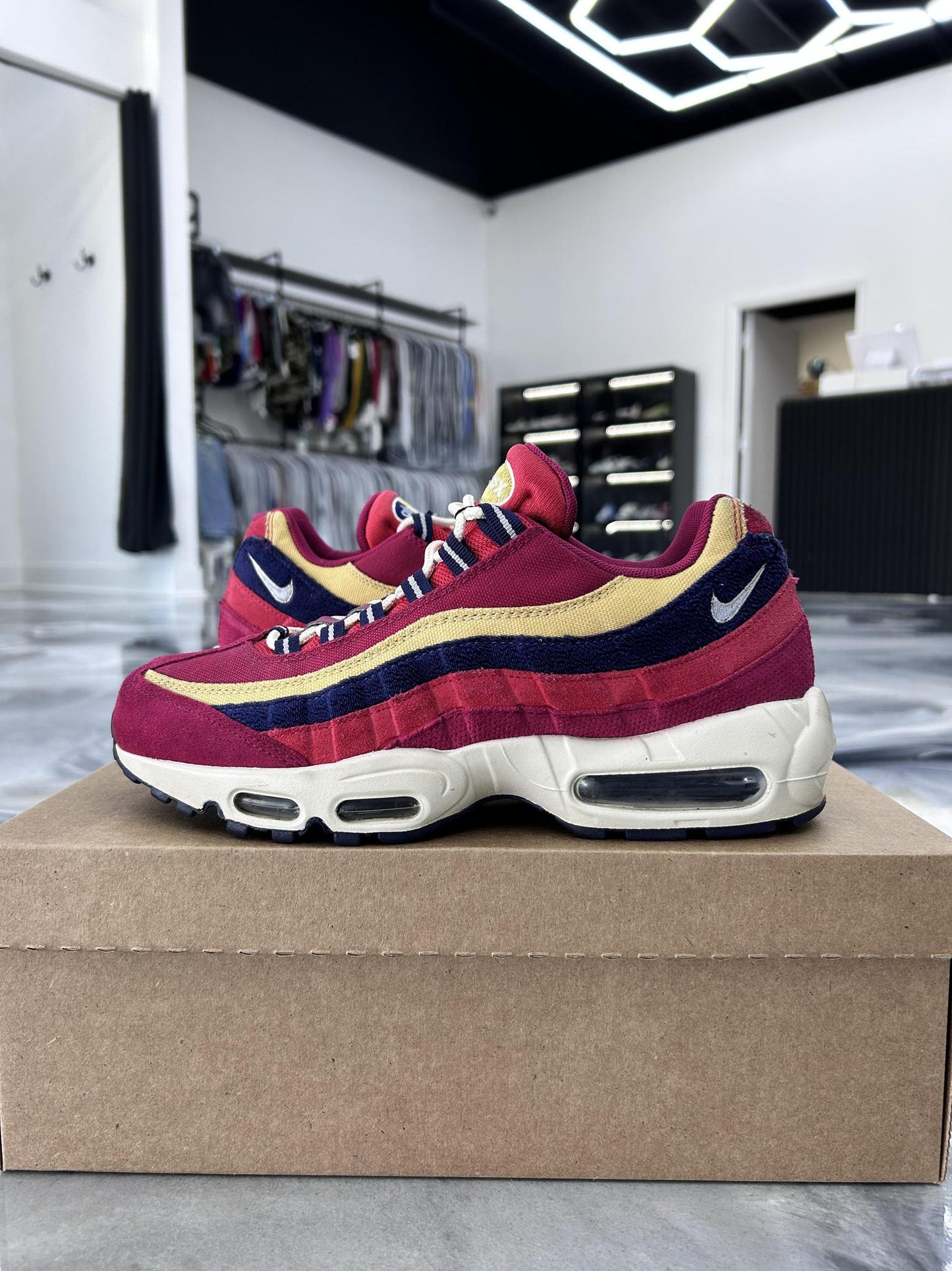 Nike Air Max 95 "Red Navy Gold" Size 8.5