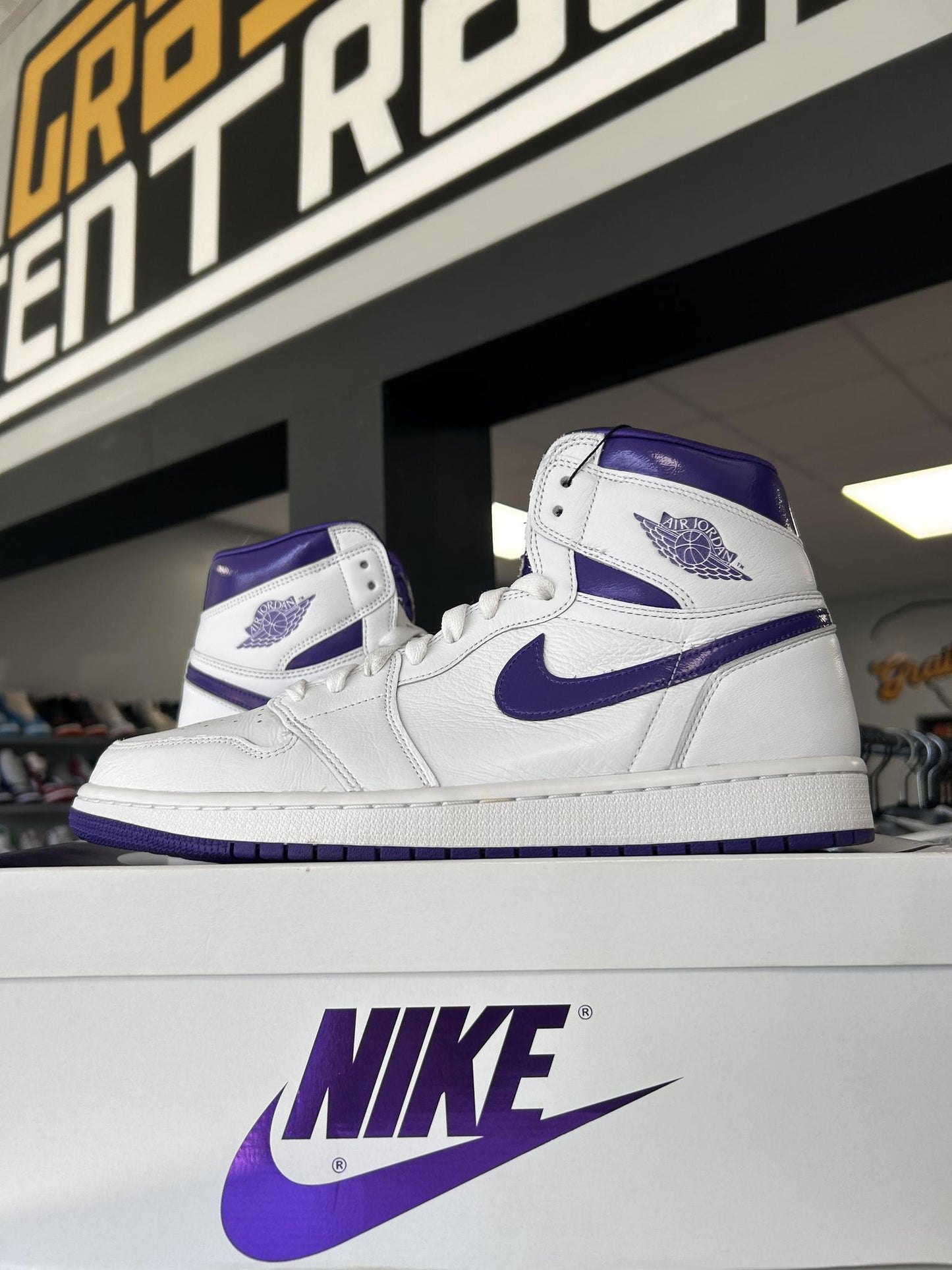 Jordan 1 "Metallic Purple" Used Size 10.5