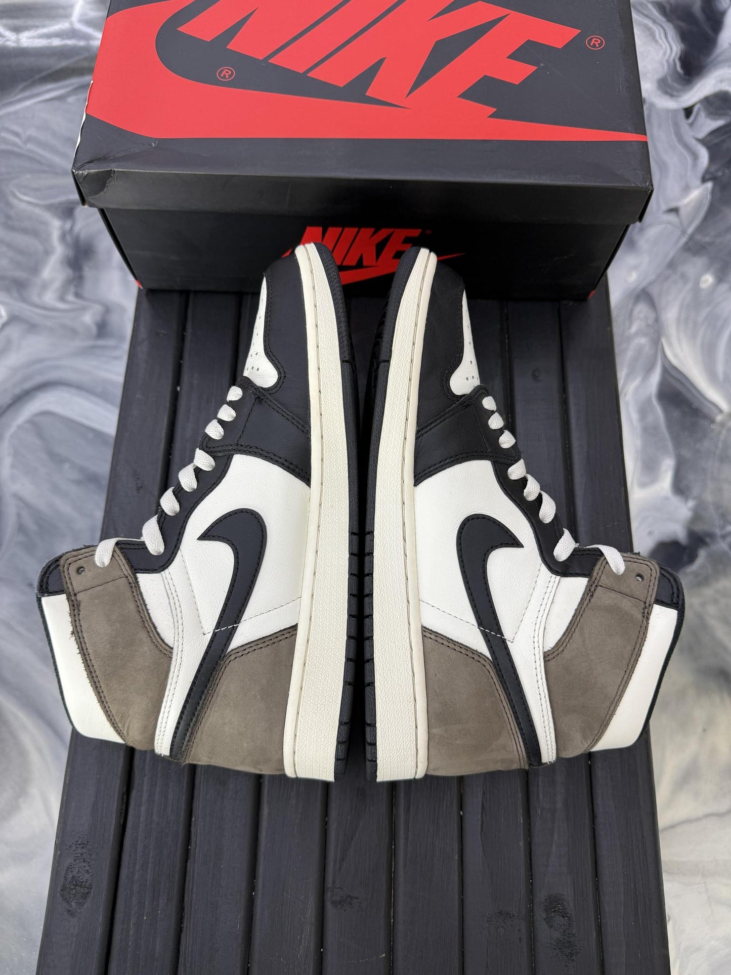 Jordan 1 "Mocha" Used Size 9.5