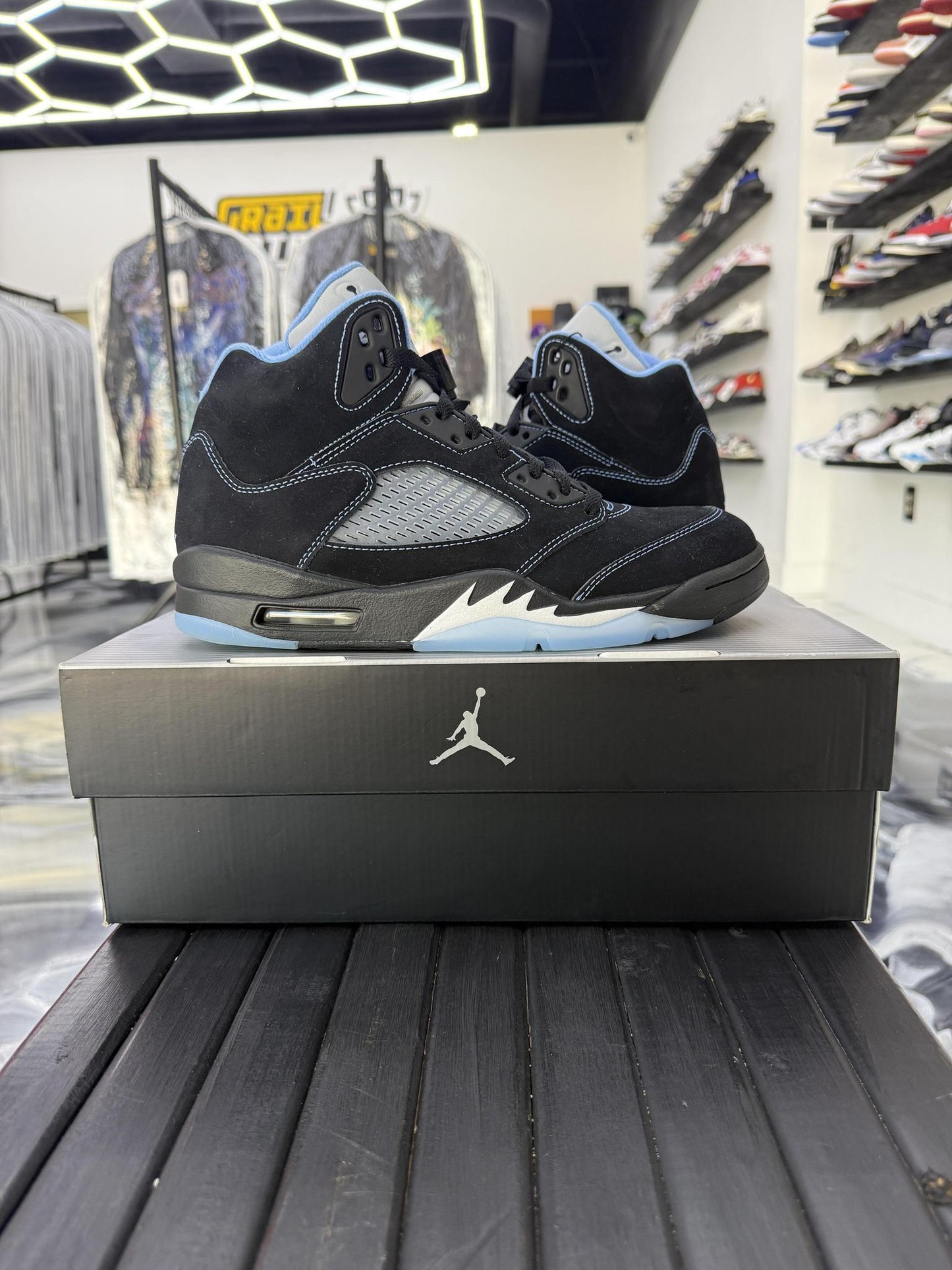 Jordan 5 "University Blue" Used Size 8