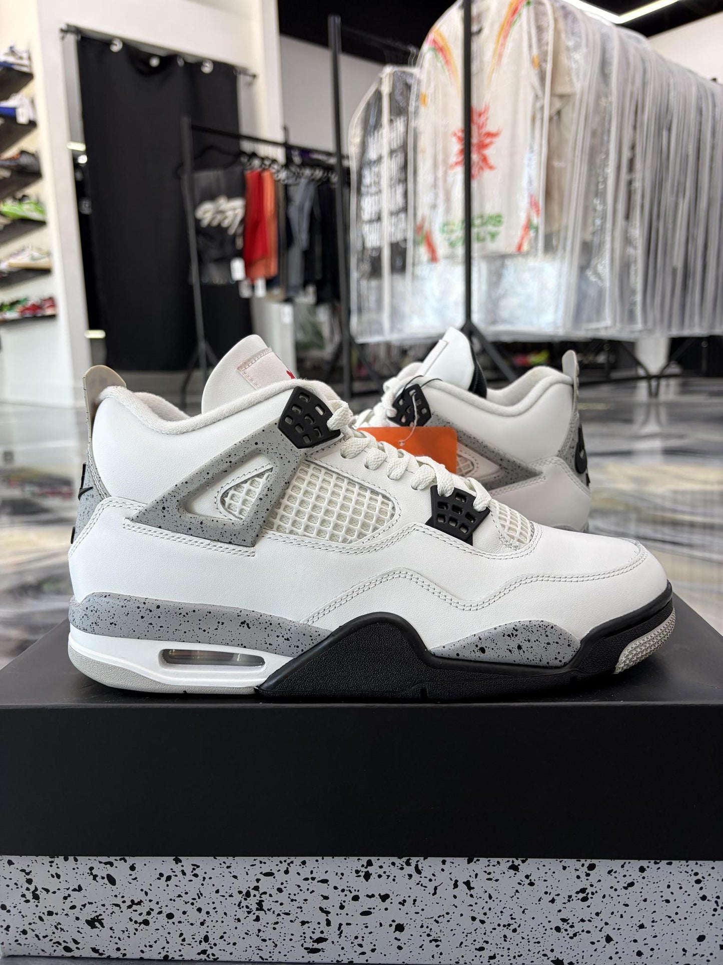 Jordan 4 "White Cement" Used Size 9.5