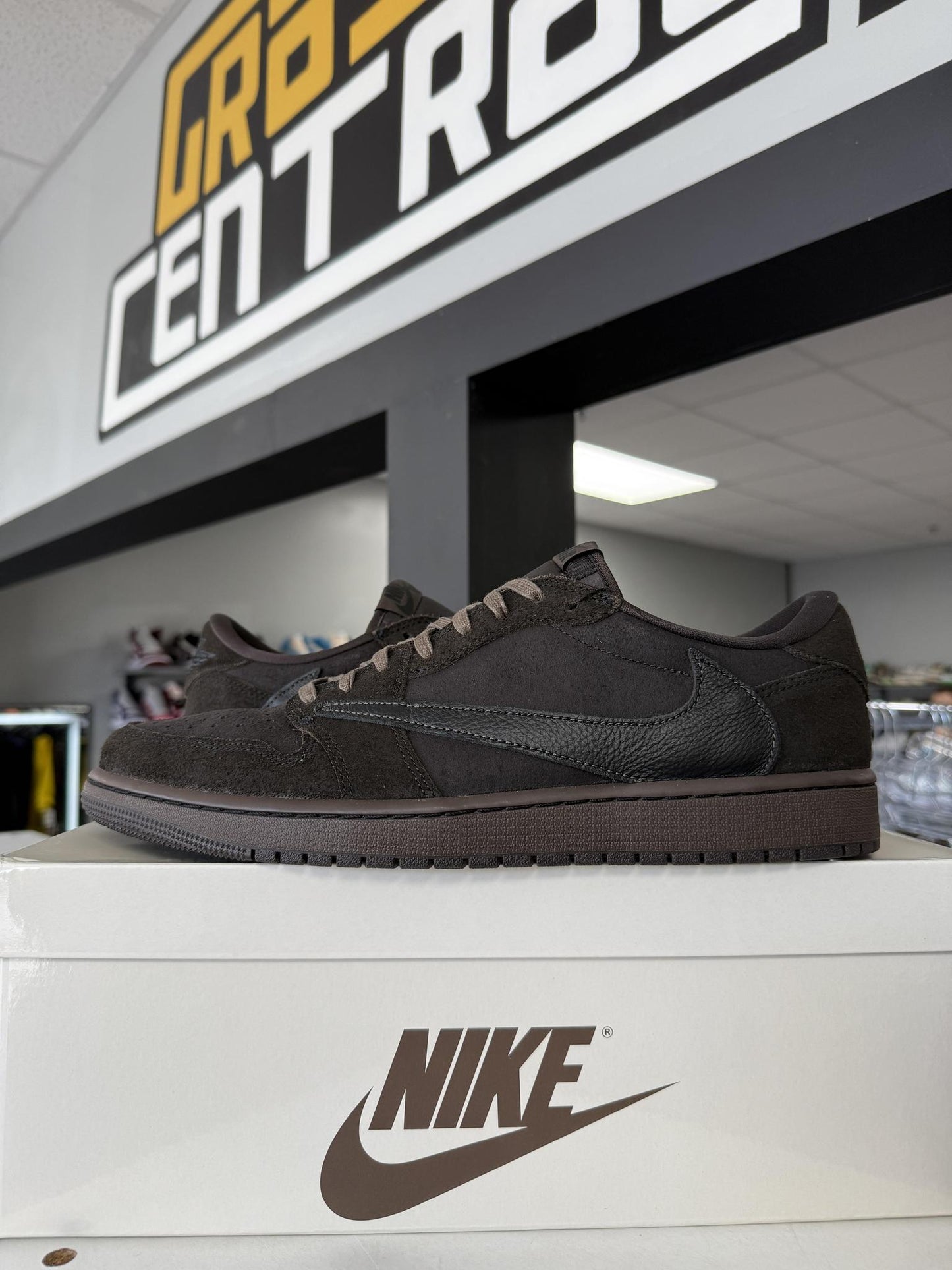Jordan 1 Low X Travis Scott "Velvet Brown" Used Size 13