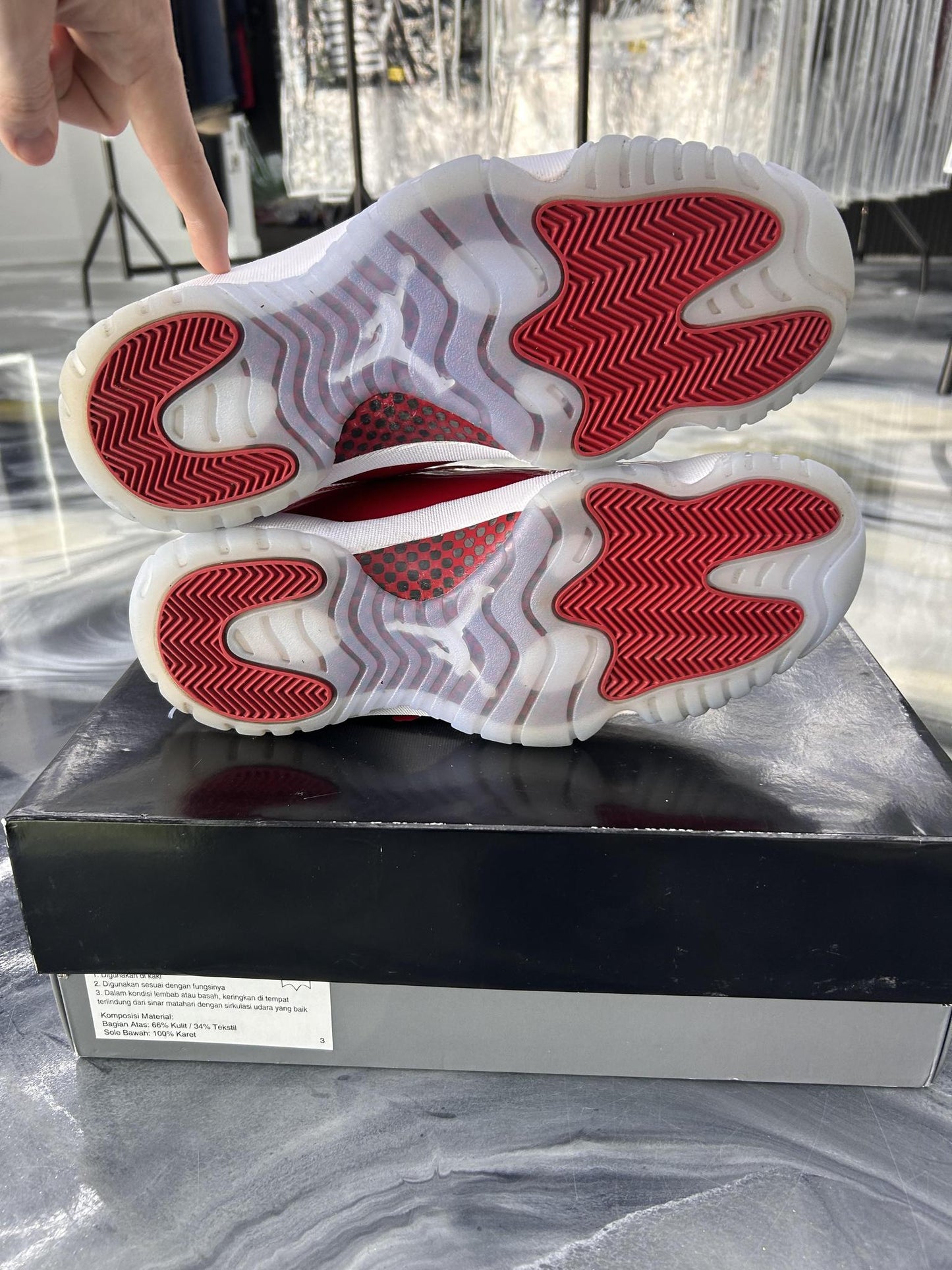 Jordan 11 "Cherry" Used Size 11