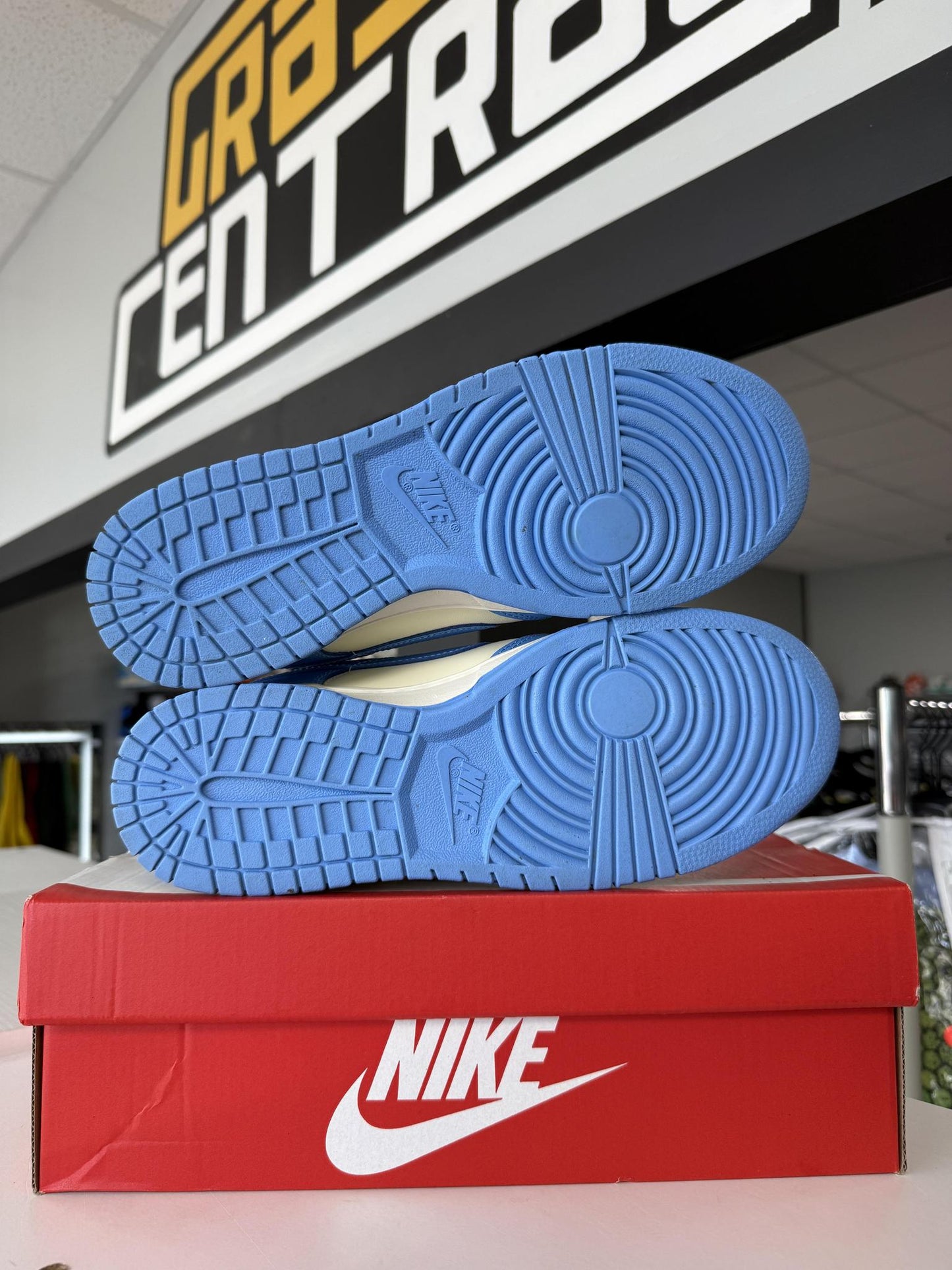 Dunk Low "University Blue" Used Size 9