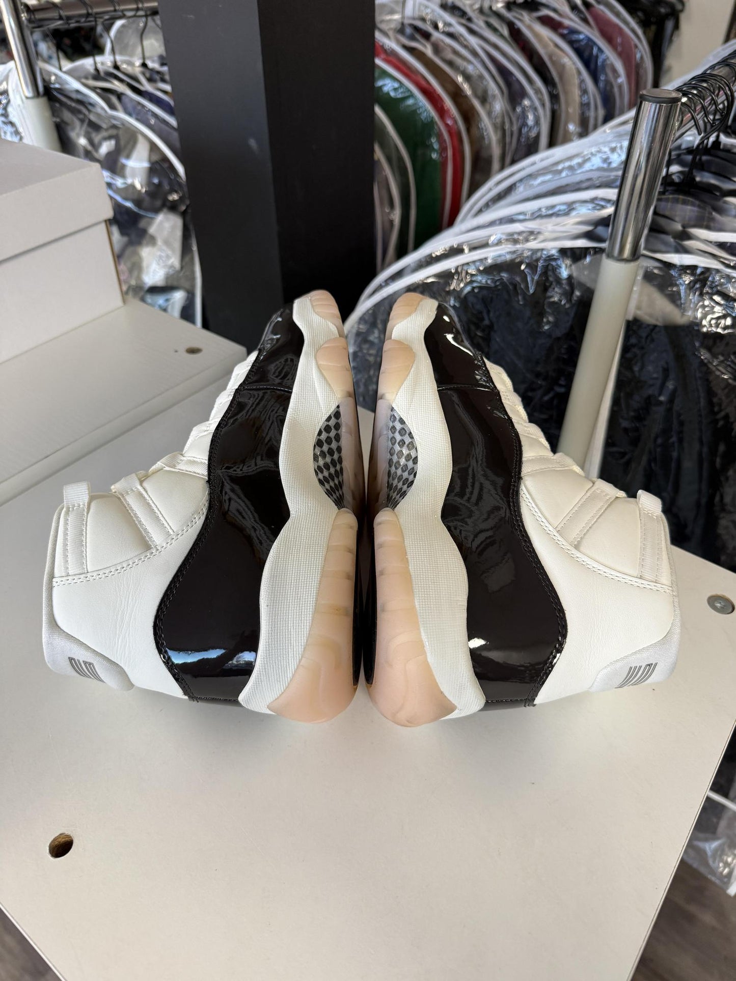 Jordan 11 "Neapolitan" Used Size 7.5