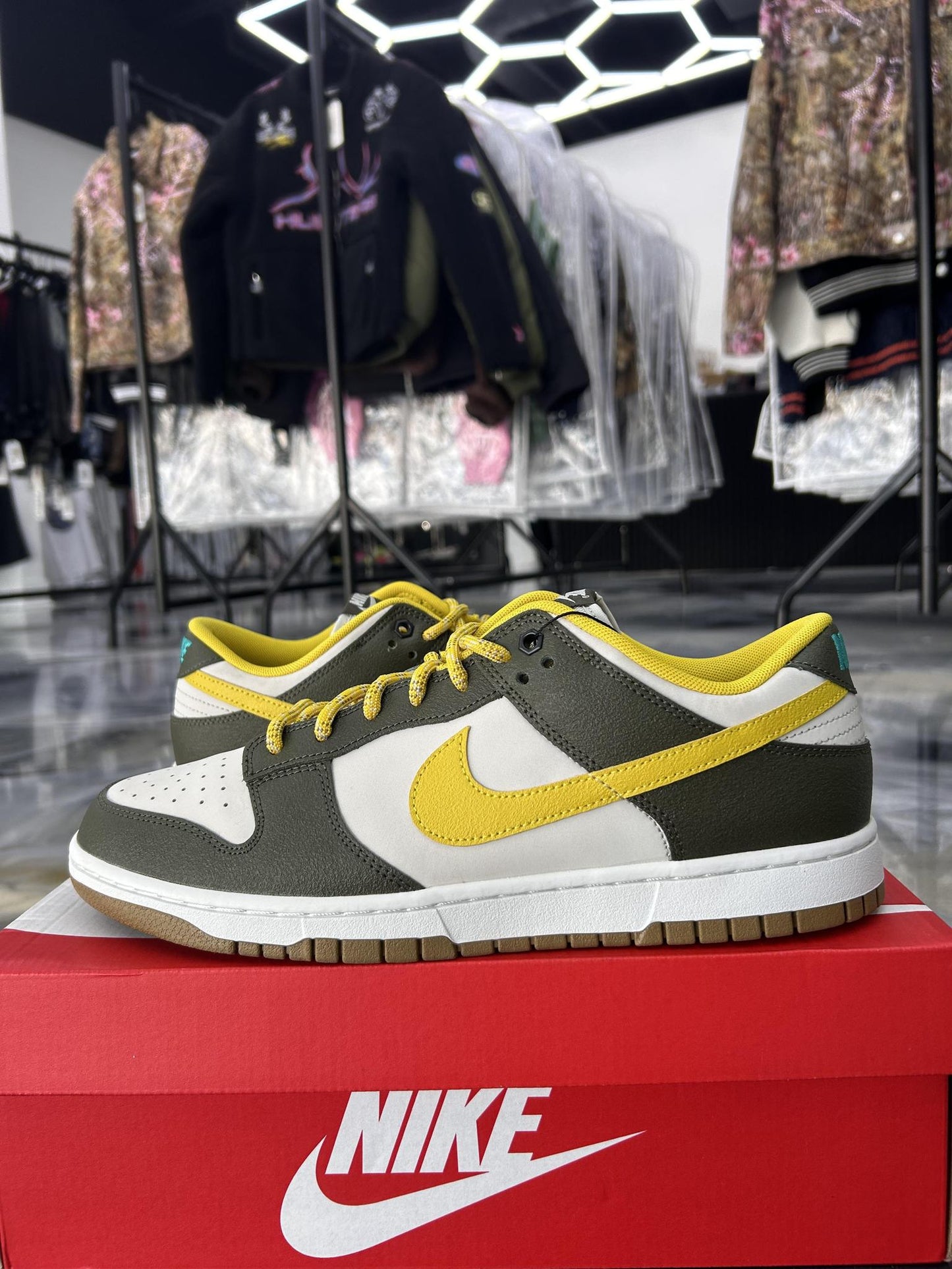 Nike Dunk Low "Cargo Khaki" Used Size 11.5