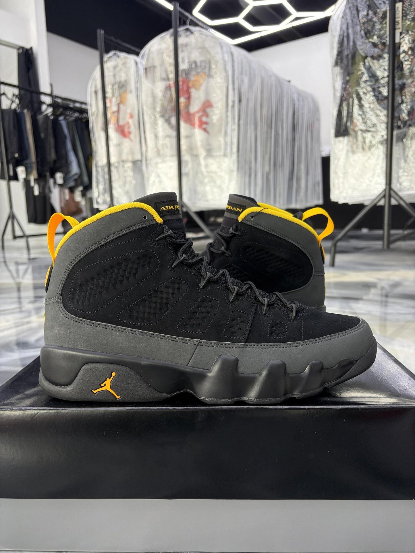 Jordan 9 "University Gold" Used Size 10.5