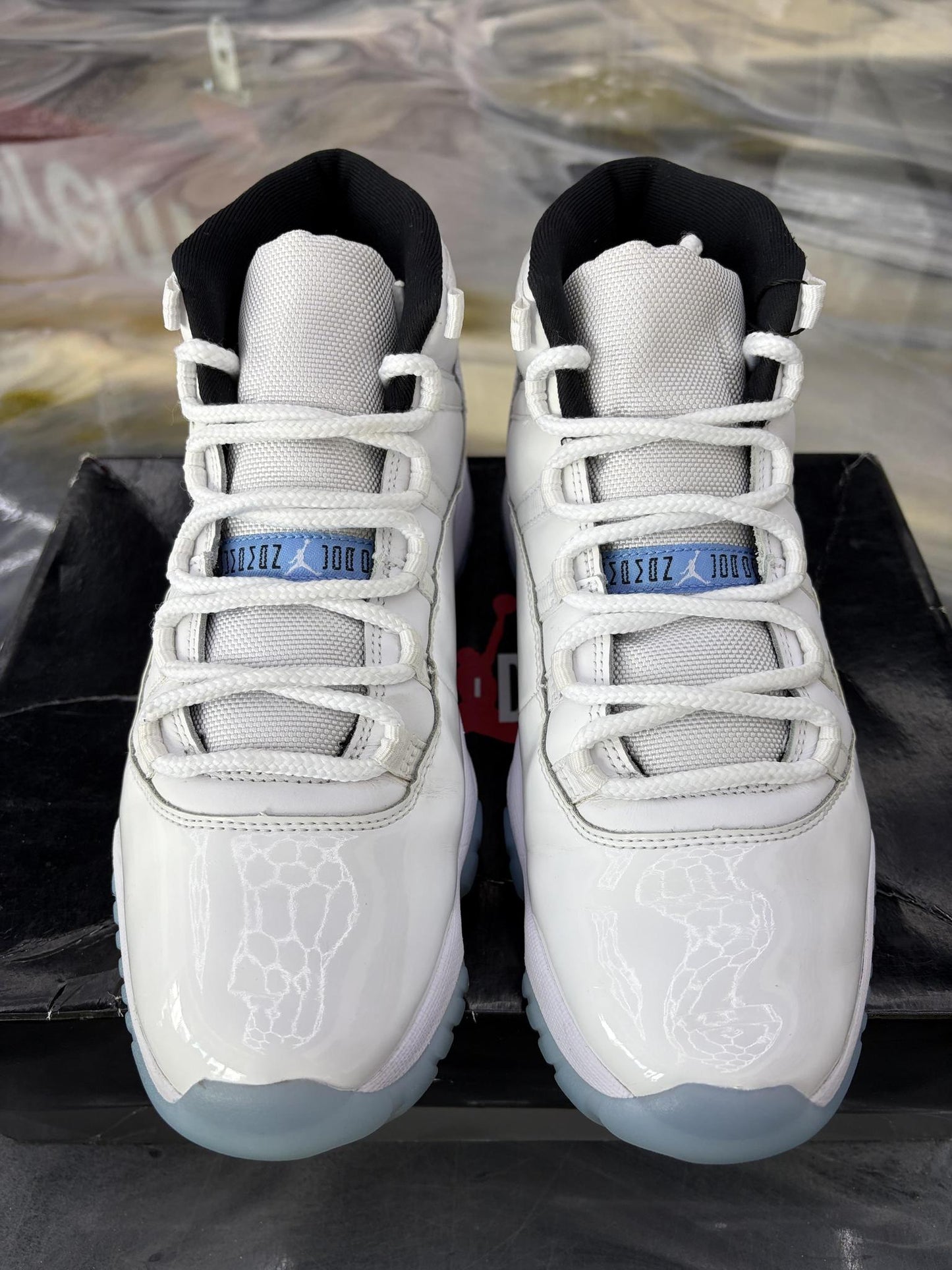Jordan 11 "Legend Blue" Used Size 9.5