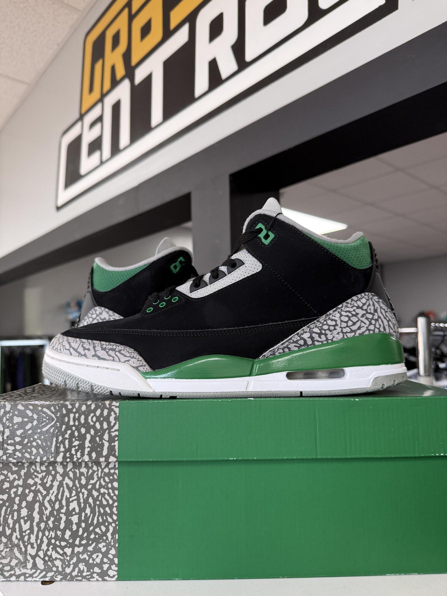 Jordan 3 "Pine Green" Used Size 11.5