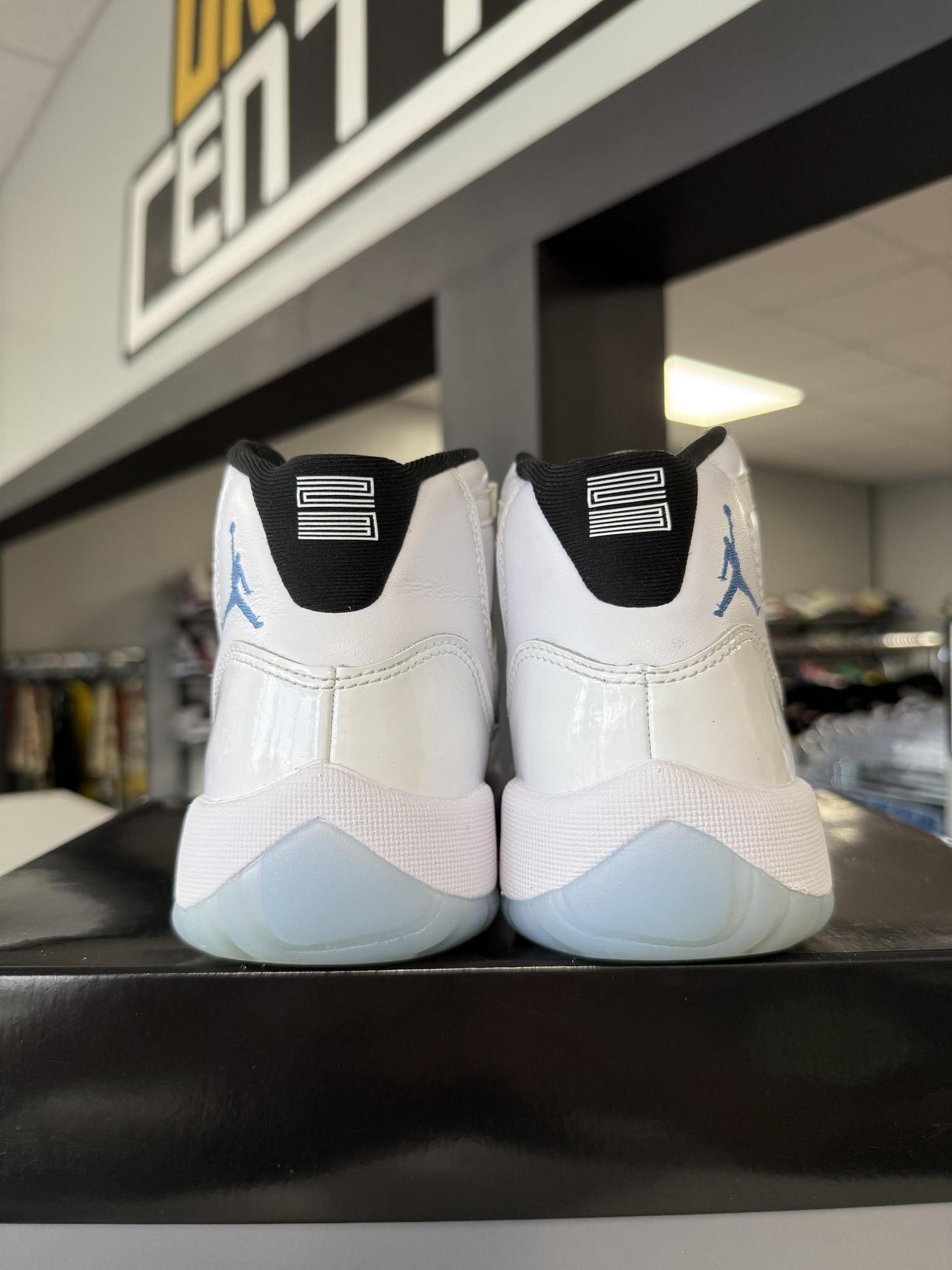 Jordan 11 "Legend Blue" Used Size 6.5Y/8W