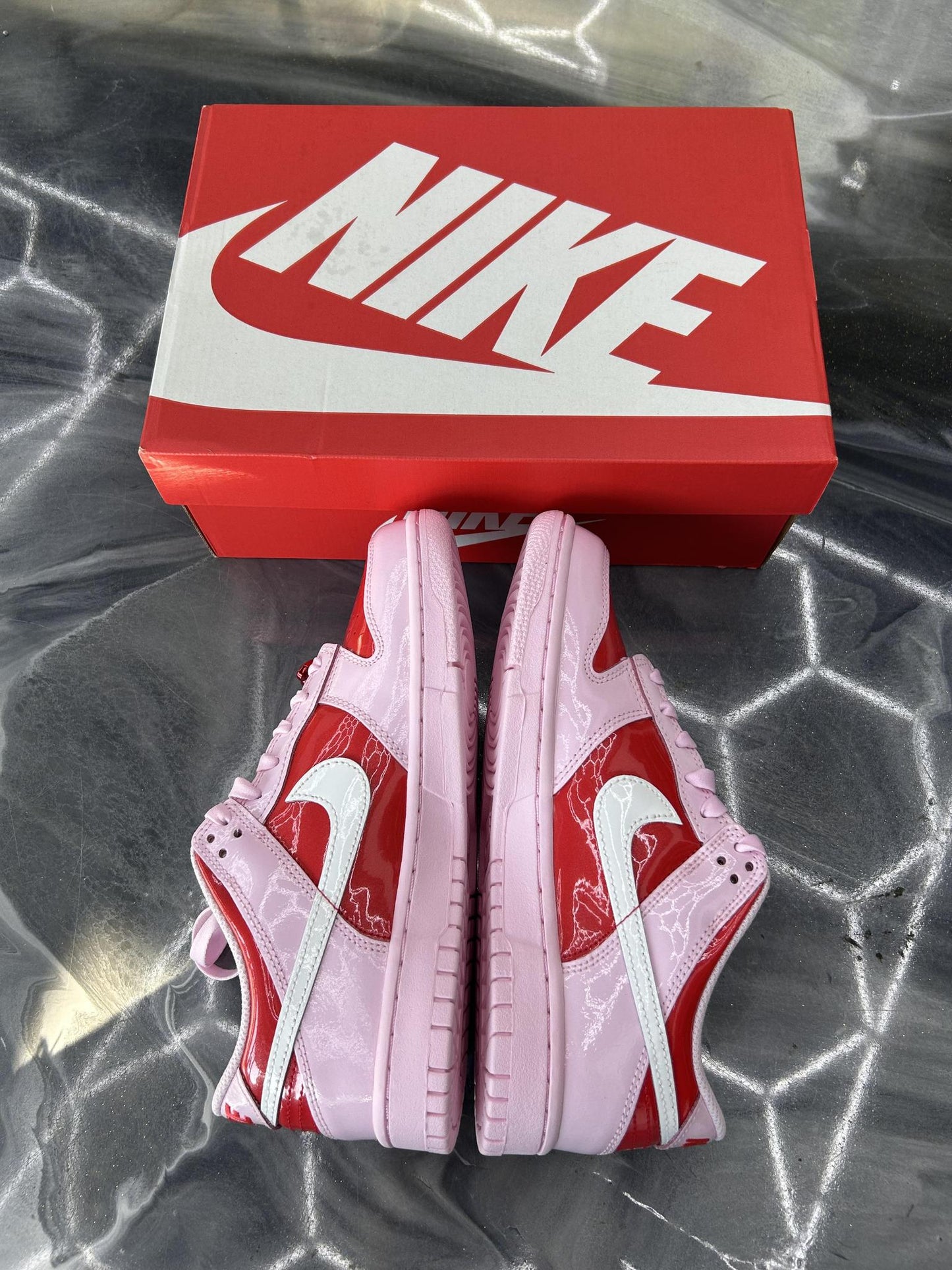 Jordan 1 Low "Valentines Day" Used Size 7Y/8.5W