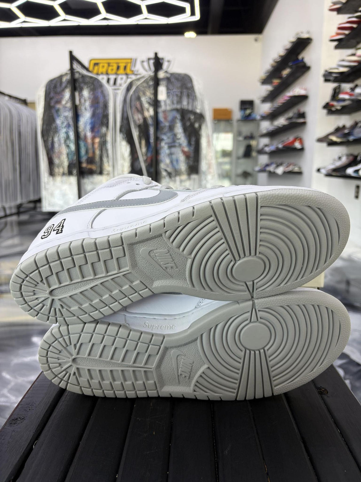 Nike SB Supreme "White Grey" Used Size 10.5