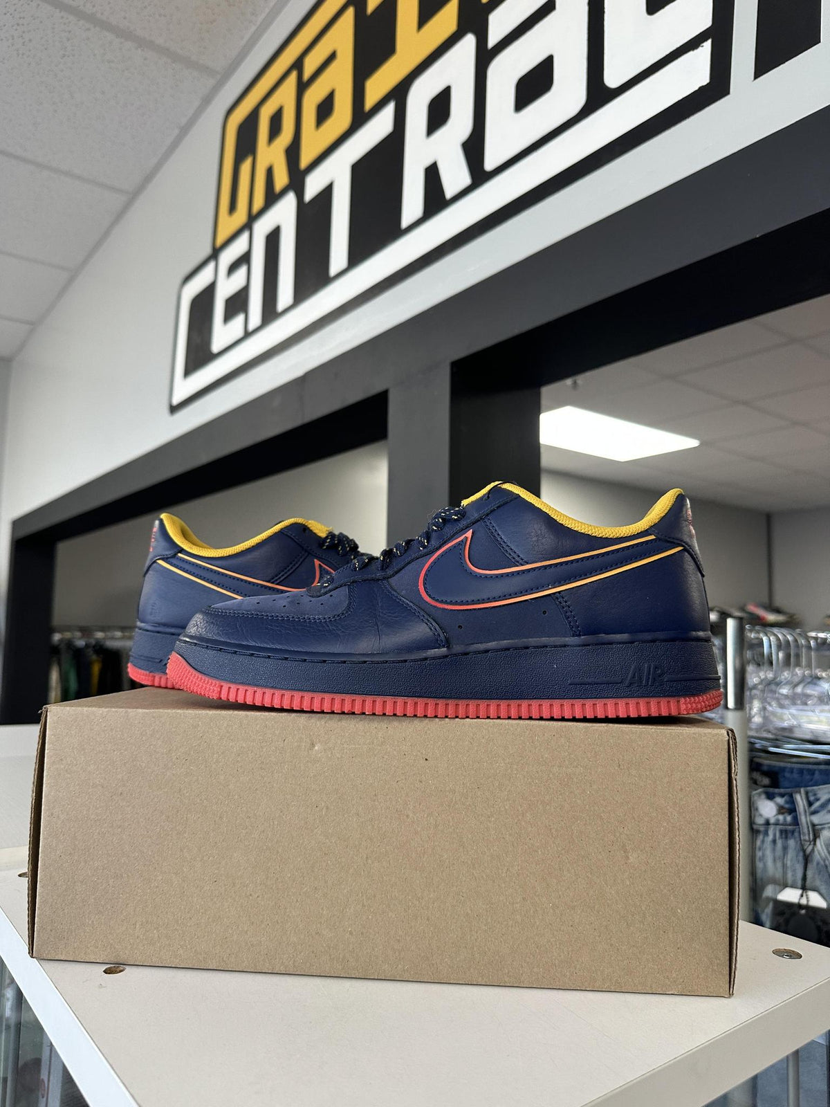 Nike AF1 Low Navy Yellow Used