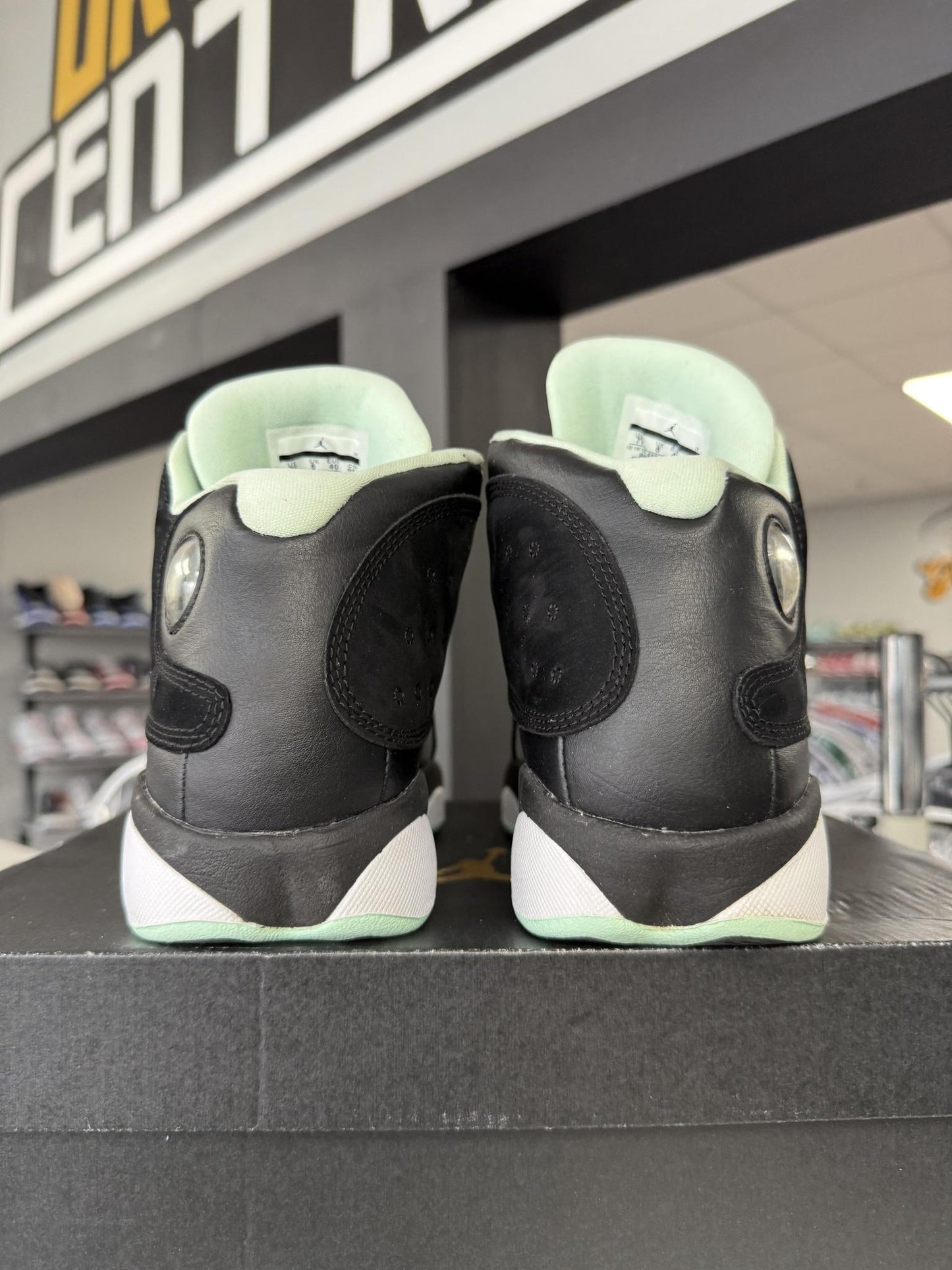 Jordan 13 "Mint Green Black" Used Size 7Y/8.5W