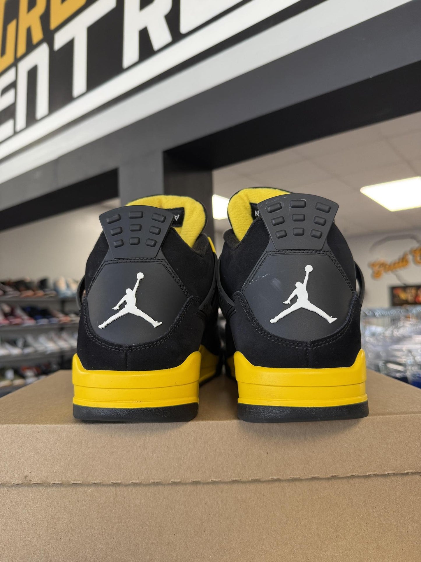 Jordan 4 "Thunder" Used Size 11