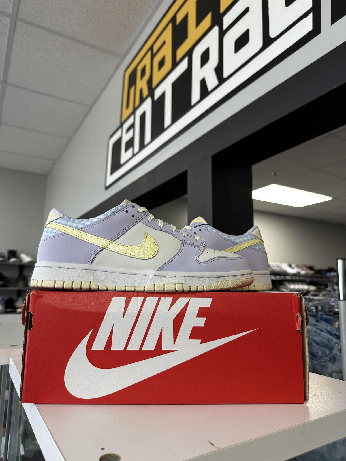 Nike Dunk Low SE Easter Used