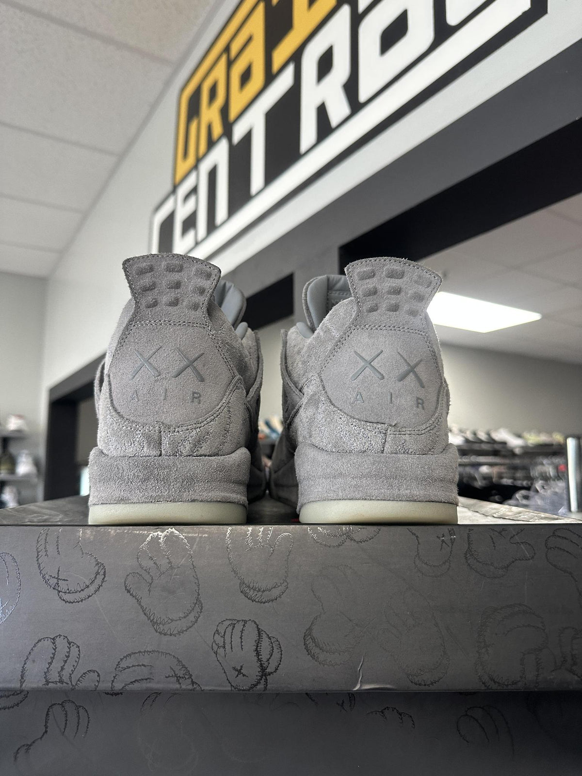 Jordan 4 Kaws "Grey" Used Size 13