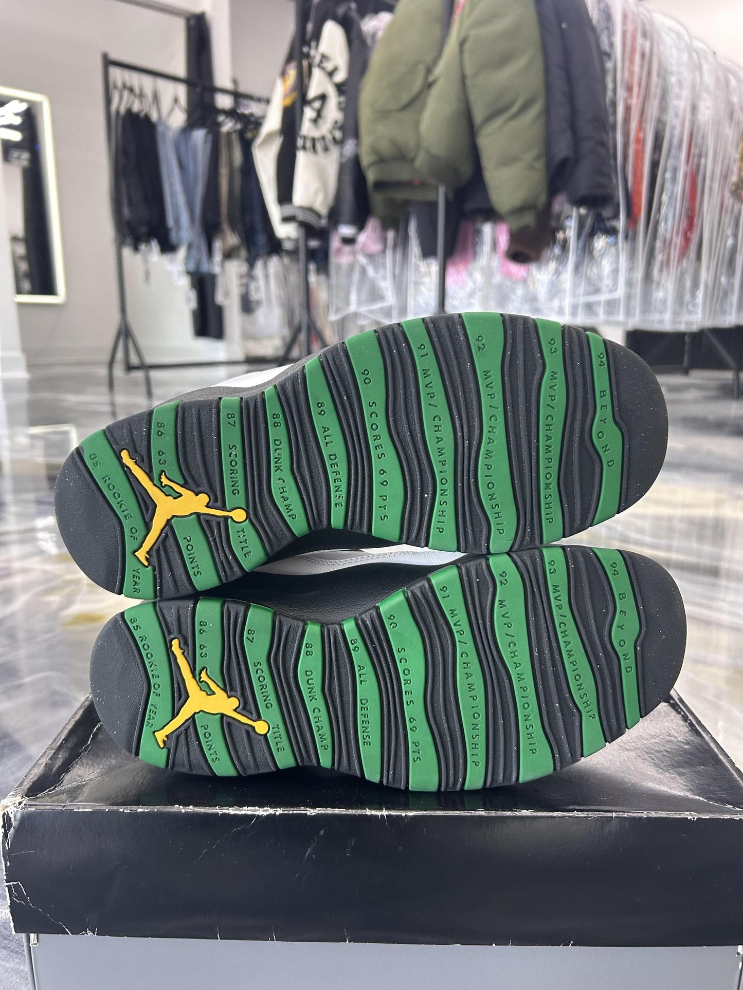 Jordan 10 "Seattle" Used Size 9