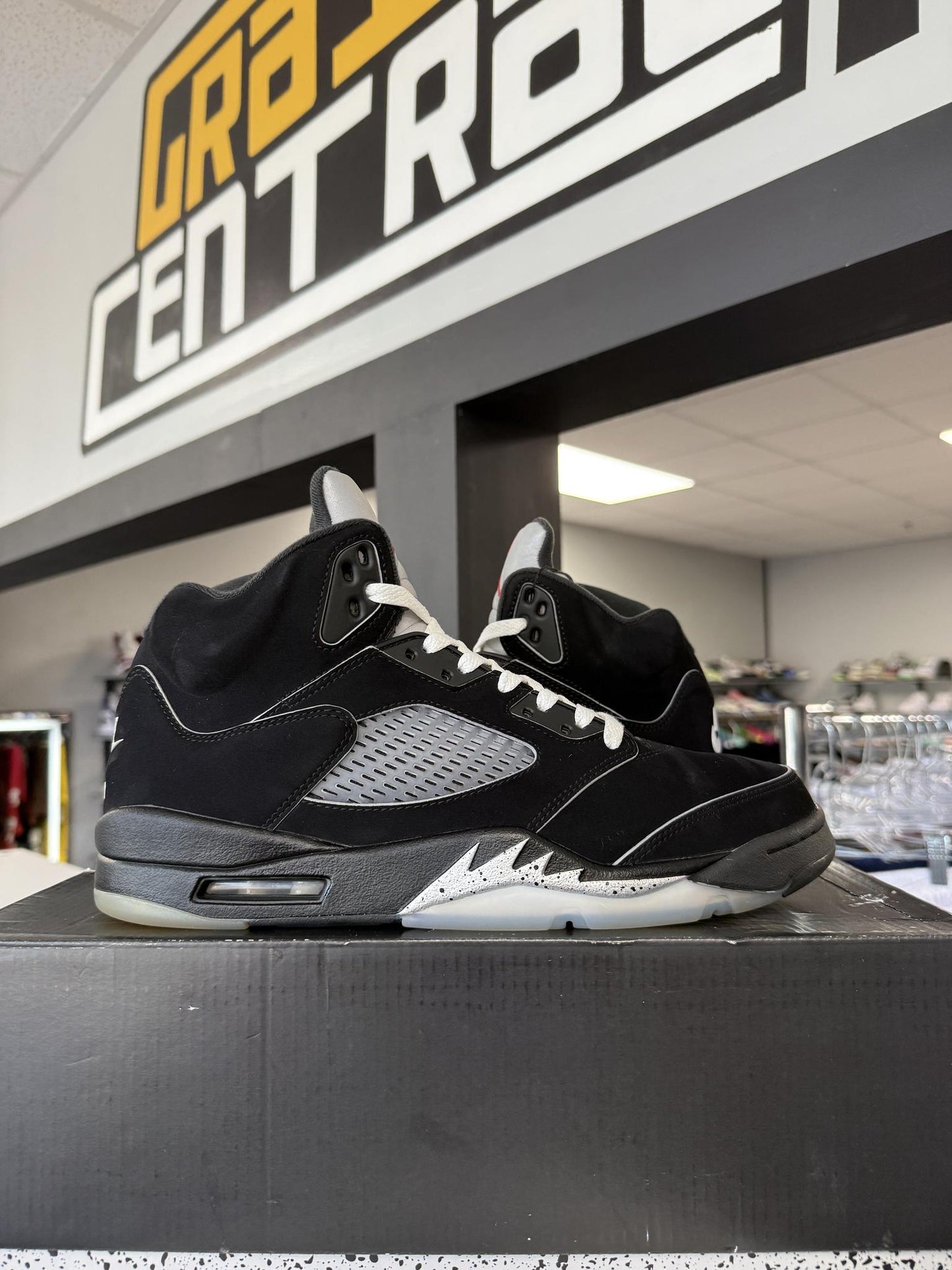 Jordan 5 "Metallic Reimagined" Used Size 11