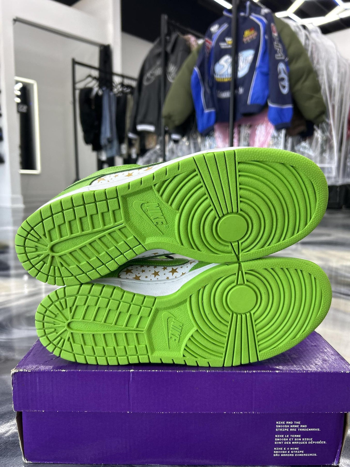 Nike SB Dunk Low x Supreme Stars "Mean Green" Used Size 9 (Missing Insoles)