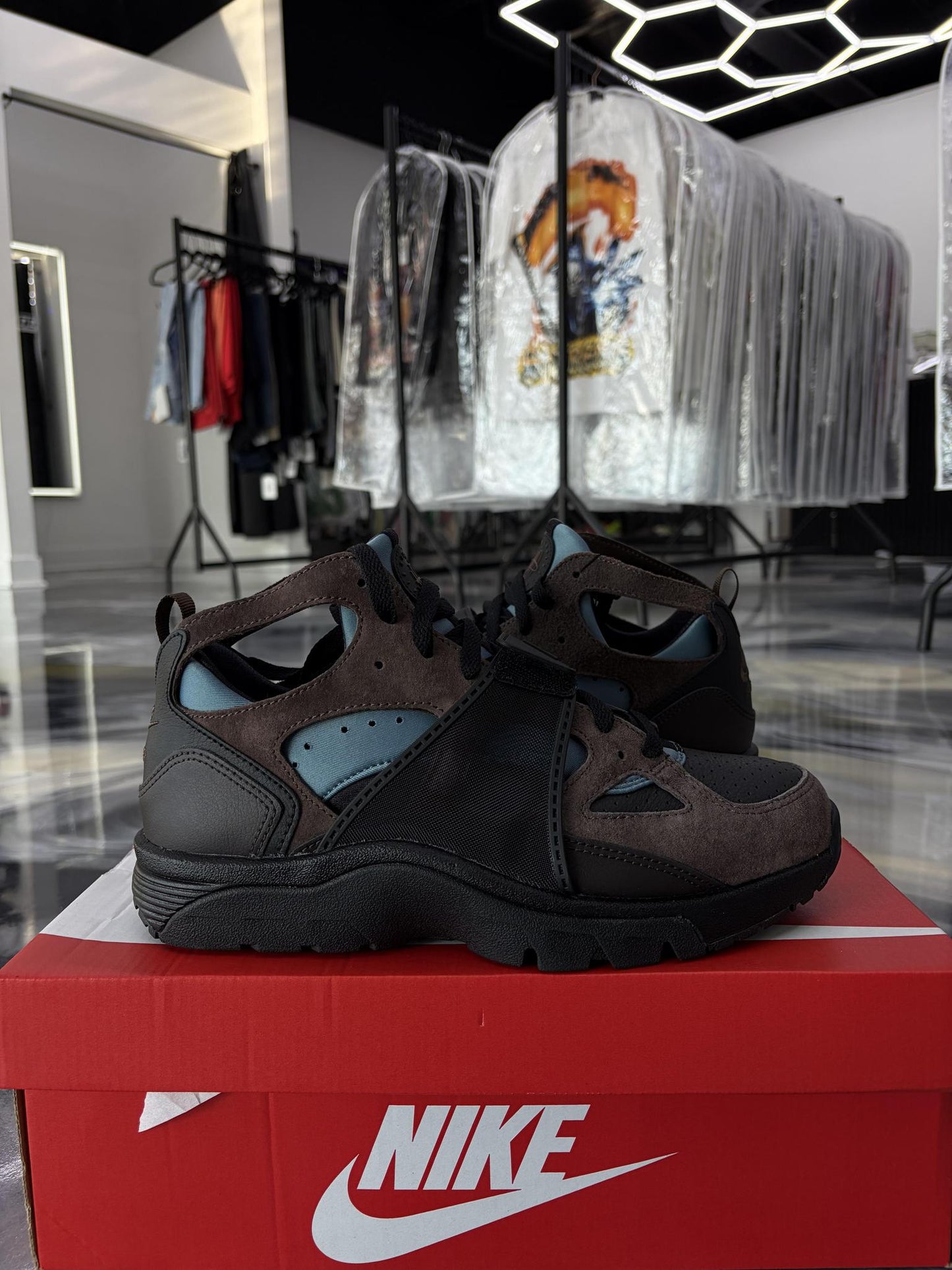 Nike Air Trainer Huarache "Baroque Brown" Used Size 9