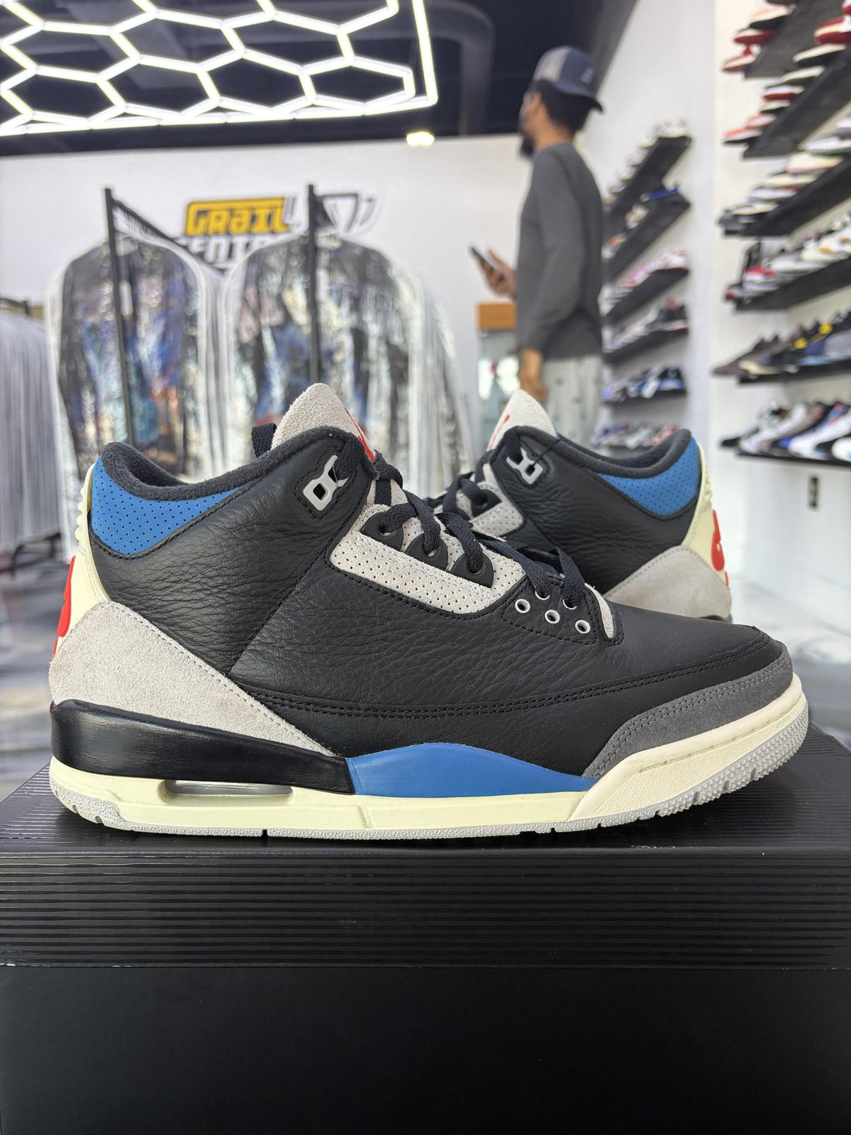 Jordan 4 "Rare Air" Used Size 9