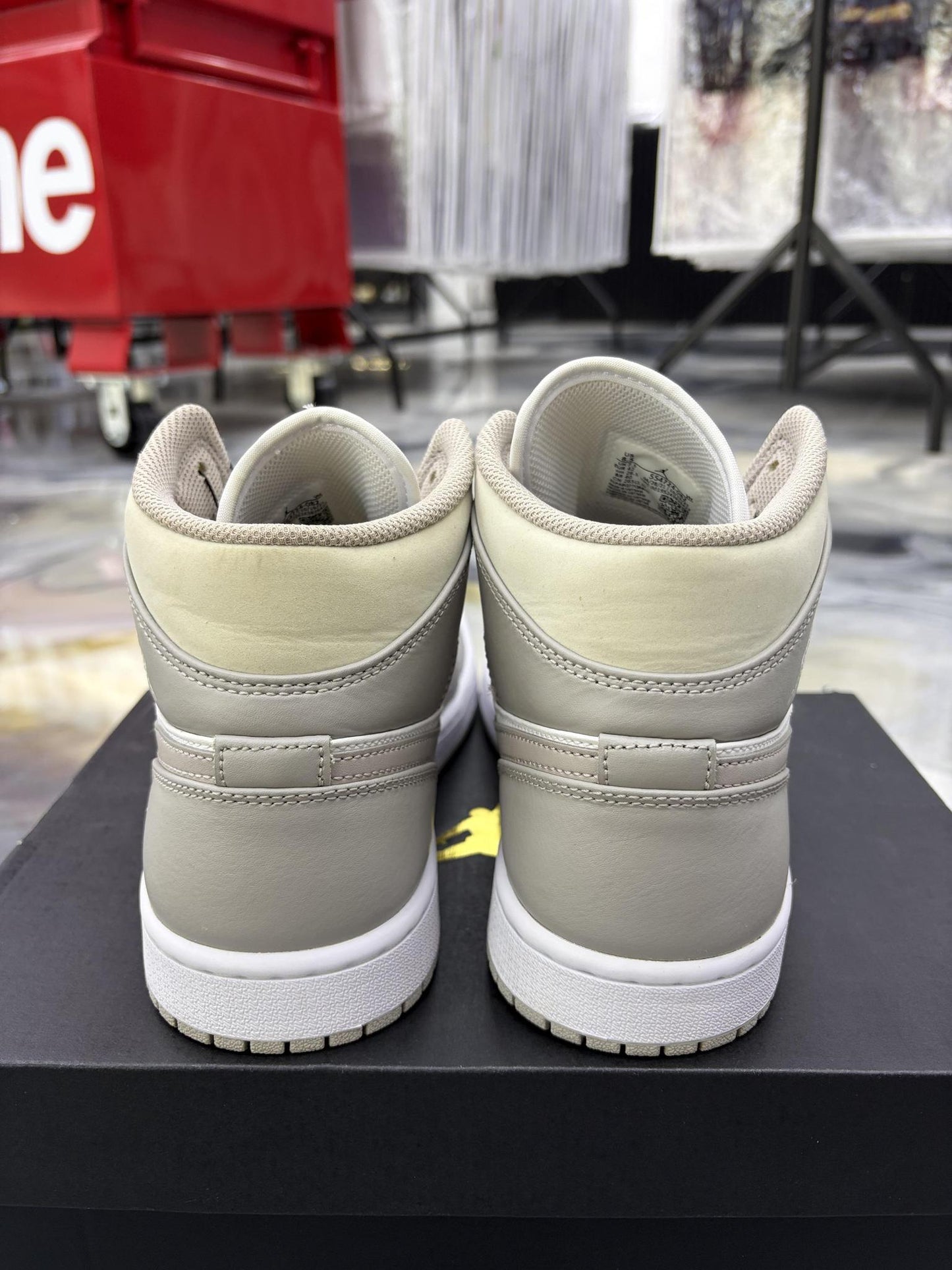 Jordan 1 Mid "Linen" Used Size 8.5
