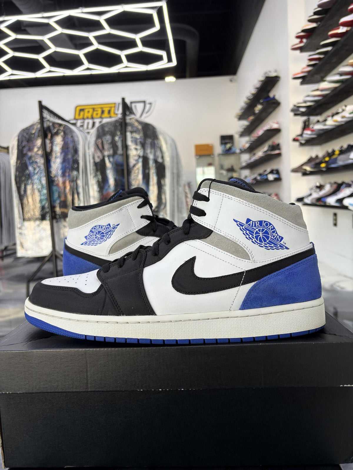 Jordan 1 Mid SE "Royal Toe" Used Size 14