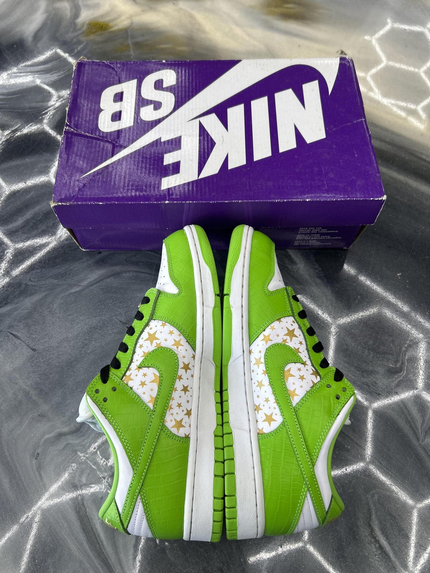 Nike SB Dunk Low x Supreme Stars "Mean Green" Used Size 9 (Missing Insoles)