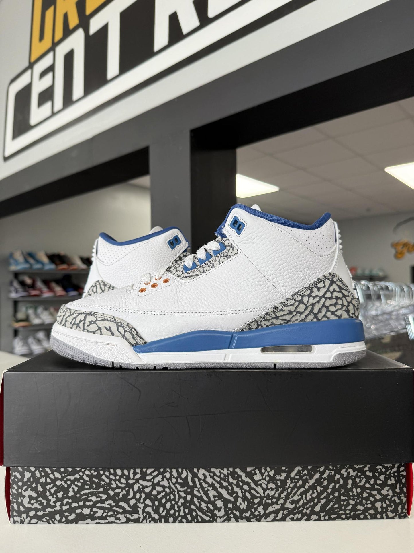 Jordan 3 "Wizards" Used Size 7Y/8.5W