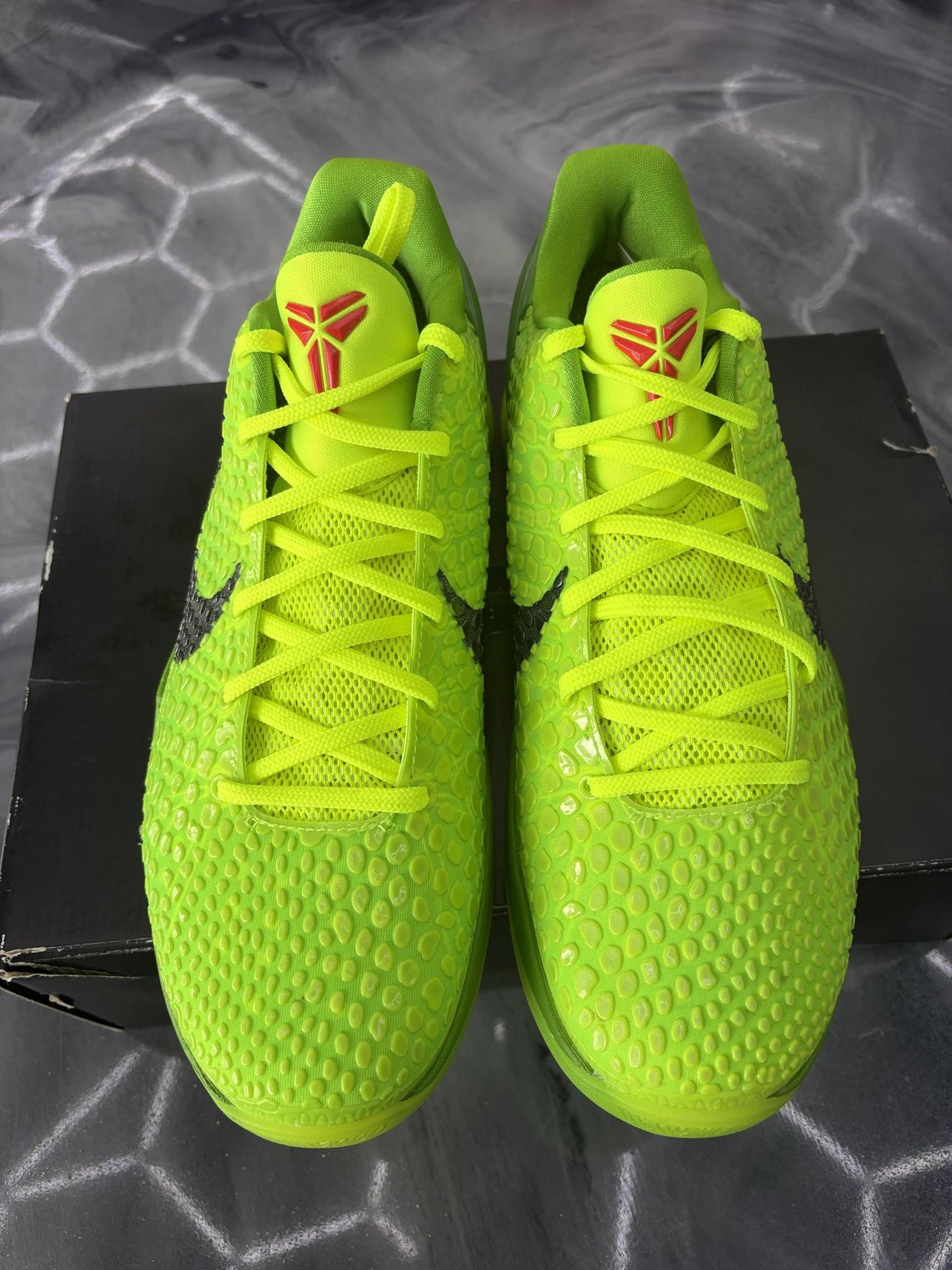 Kobe 6 "Grinch" Used Size 10.5