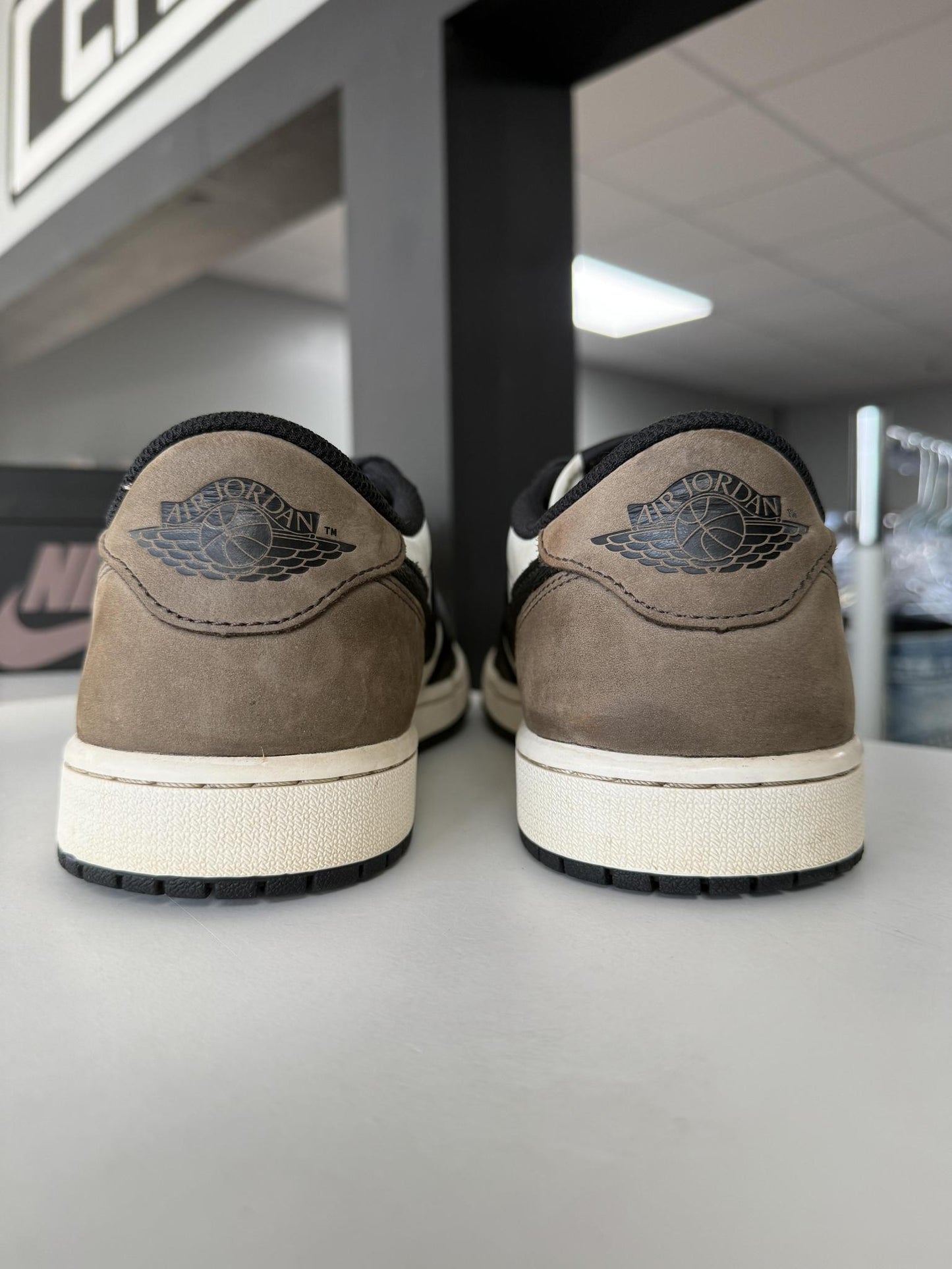 Jordan 1 Low "Mocha" Used Size 11