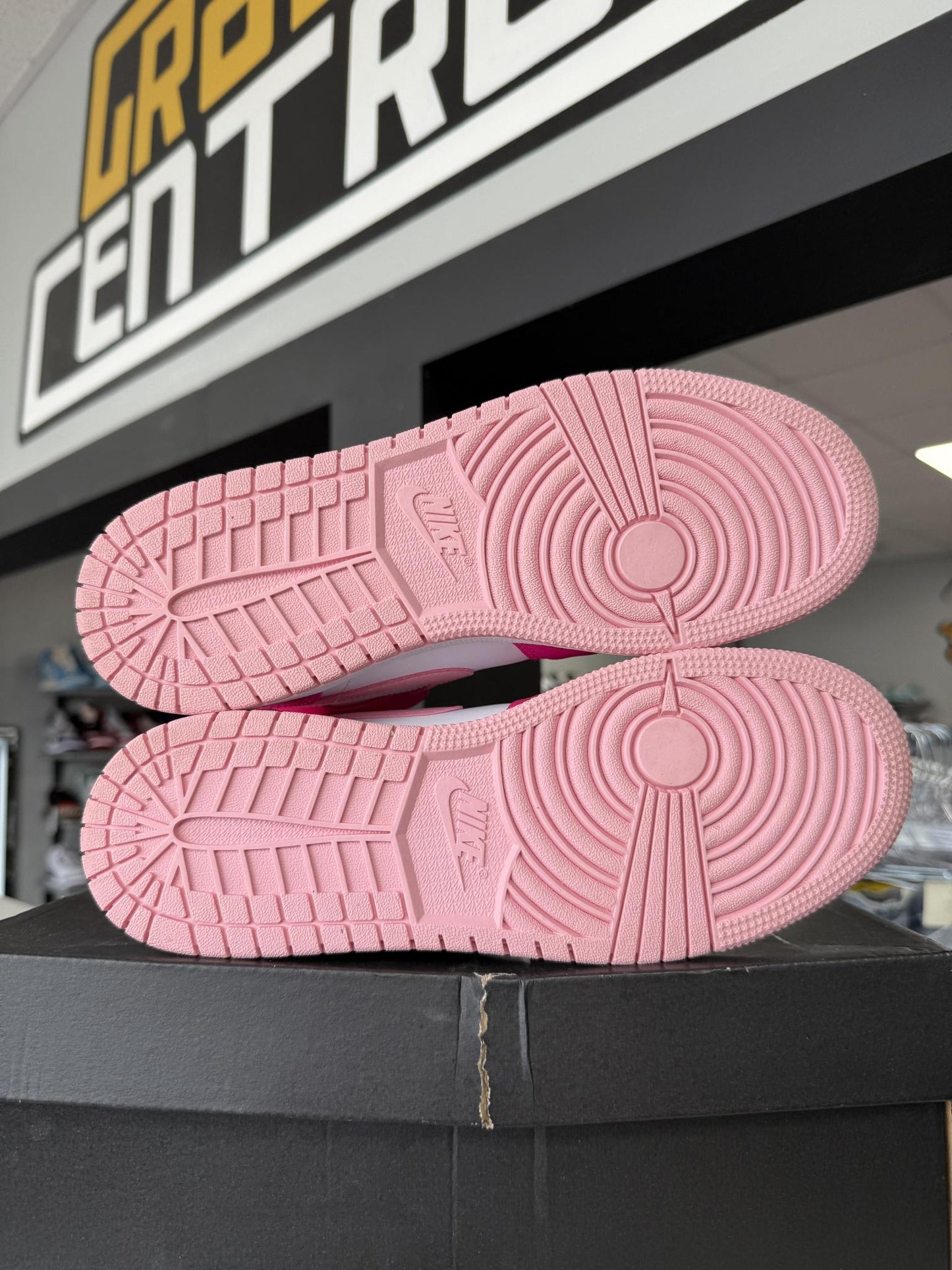 Jordan 1 Mid Medium Soft Pink Used Size 7Y/8.5W