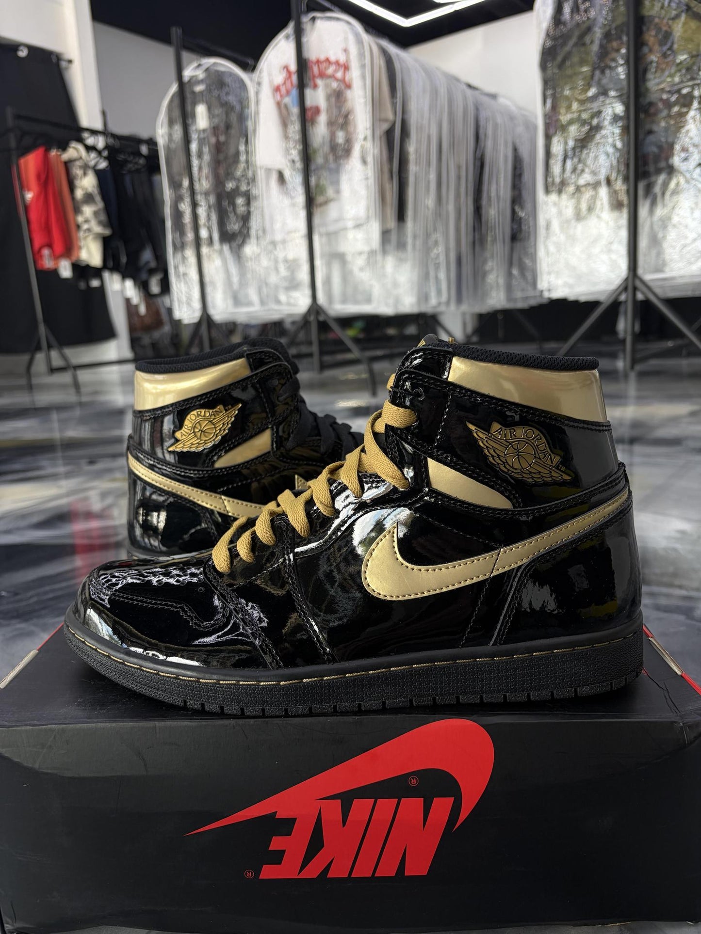 Jordan 1 "Black Metallic Gold" Used Size 10.5