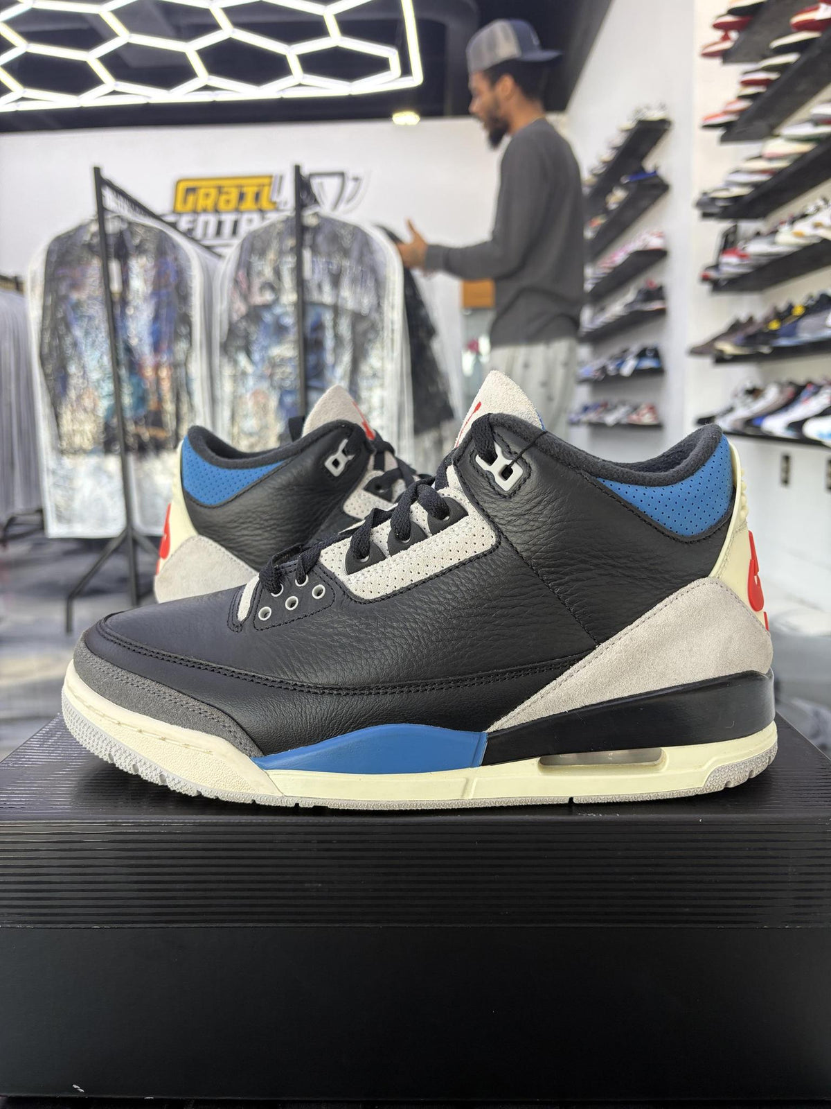 Jordan 4 "Rare Air" Used Size 9