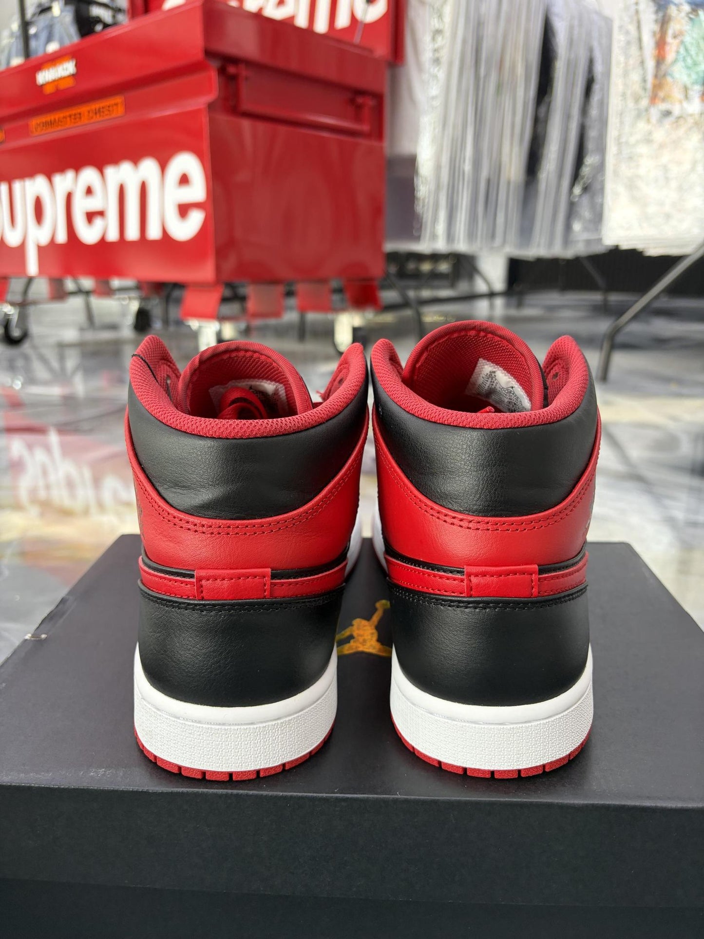 Jordan 1 Mid "Alternate Red" Used Size 10.5