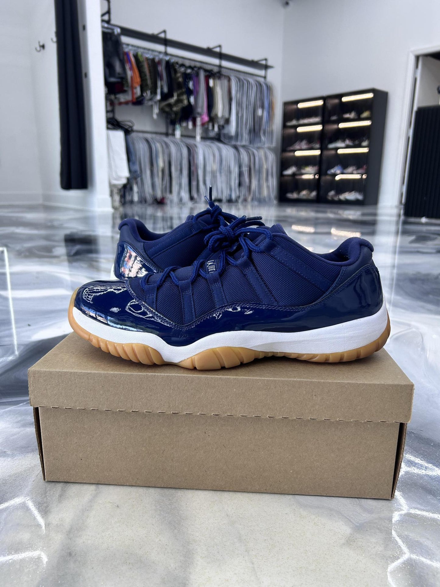 Jordan 11 Low "Navy Gum" Used Size 14