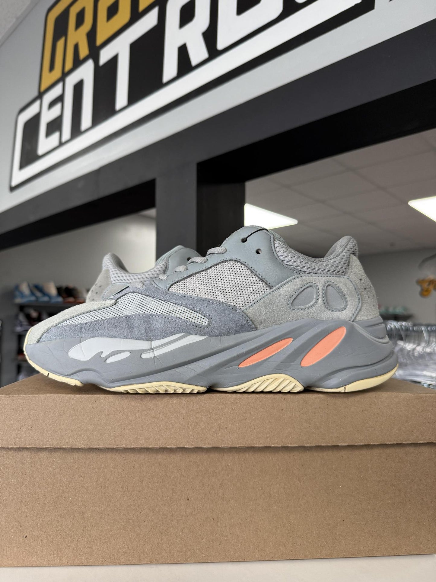 Yeezy 700 Boost "Inertia" Used Size 11.5