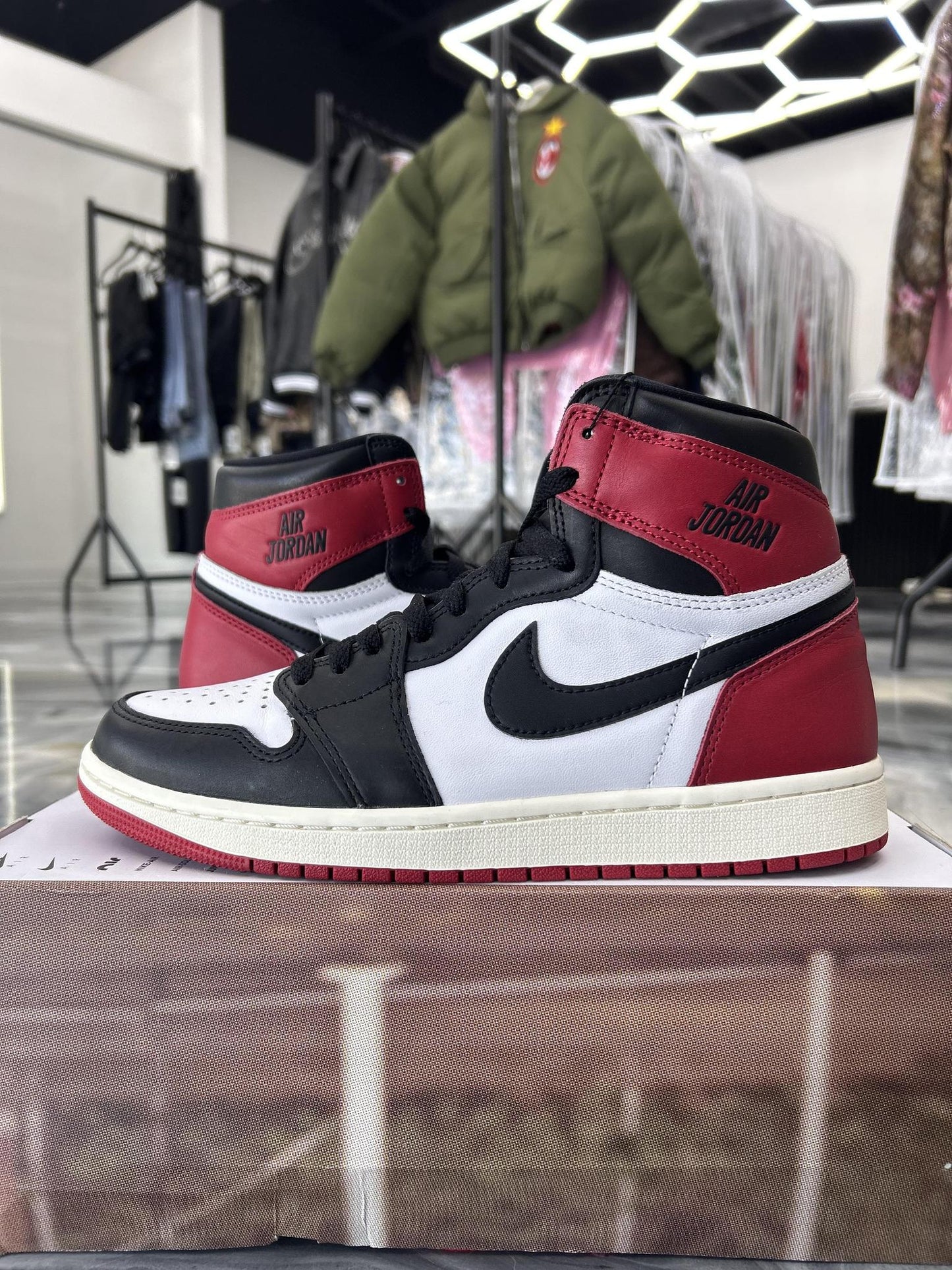 Jordan 1 "Black Toe" Used Size 9