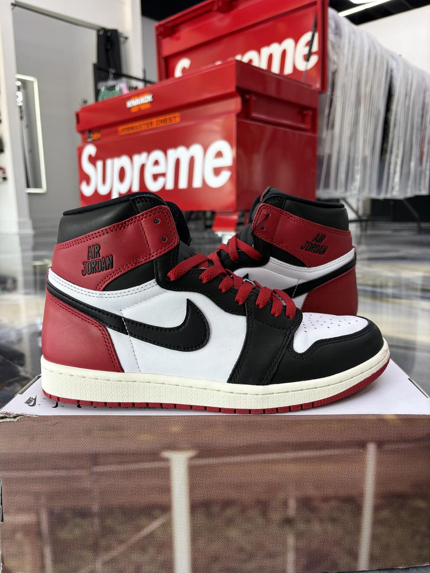 Jordan 1 High "Bred Toe" Used Size 8
