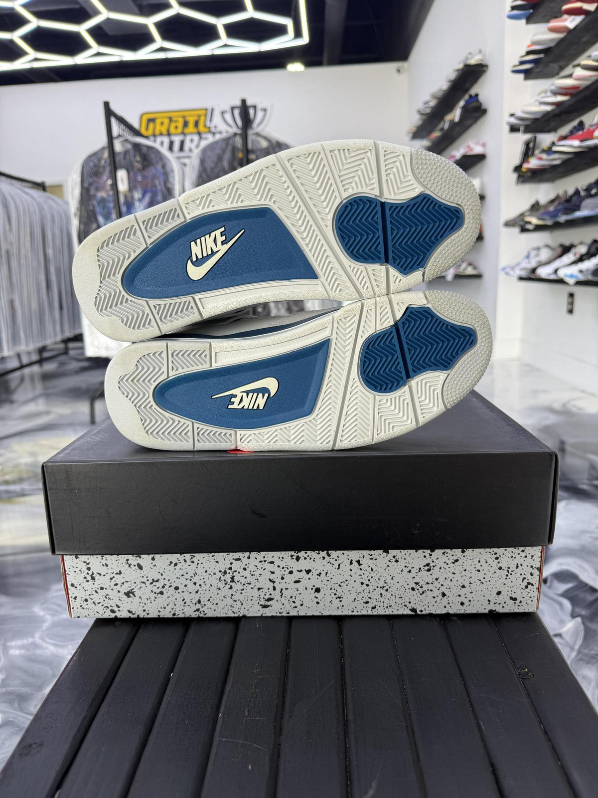 Jordan 4 "Military Blue" Used Size 10