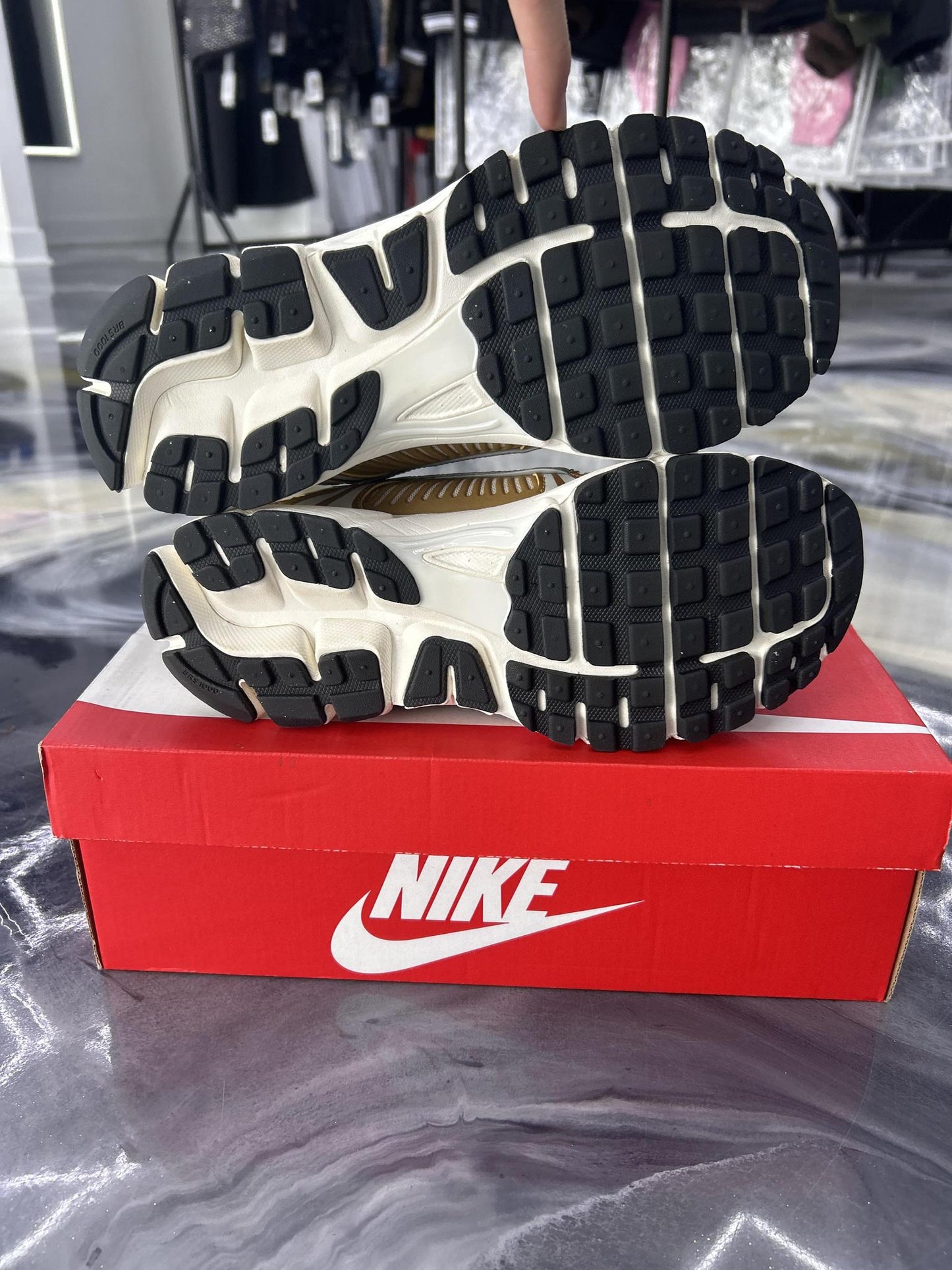 Nike Zoom Vomero "Metallic Gold" Used Size 8