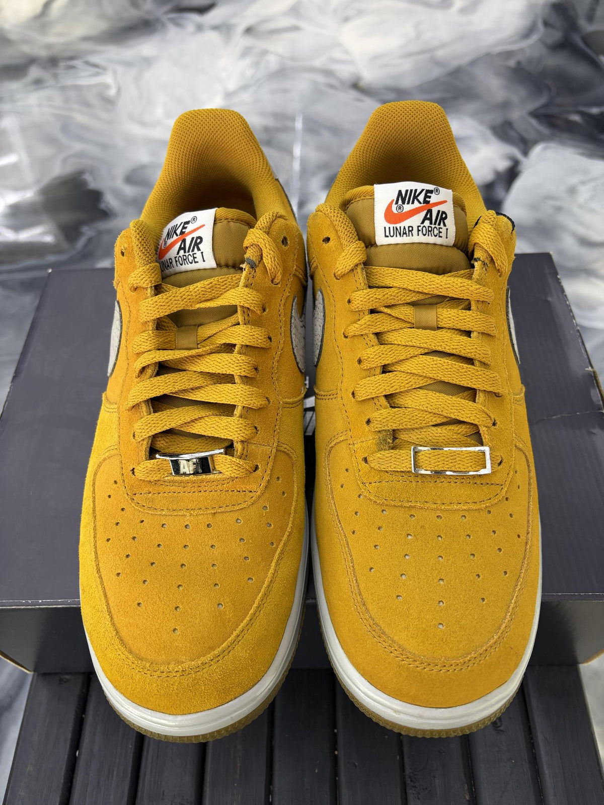 Nike Air Force 1 Low "University Gold" Used Size 9