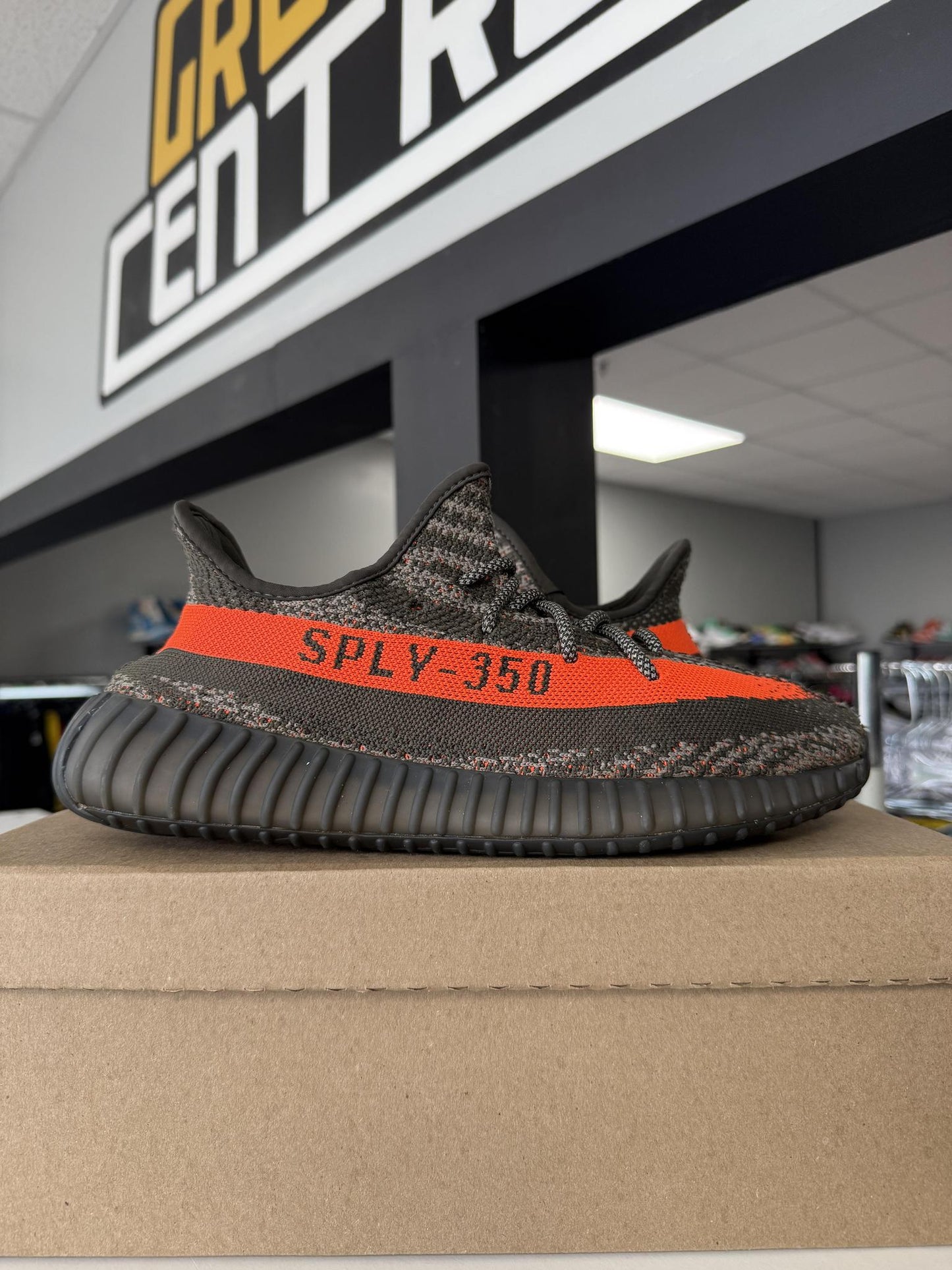 Yeezy 350 V2 "Carbon Beluga" Used Size 10
